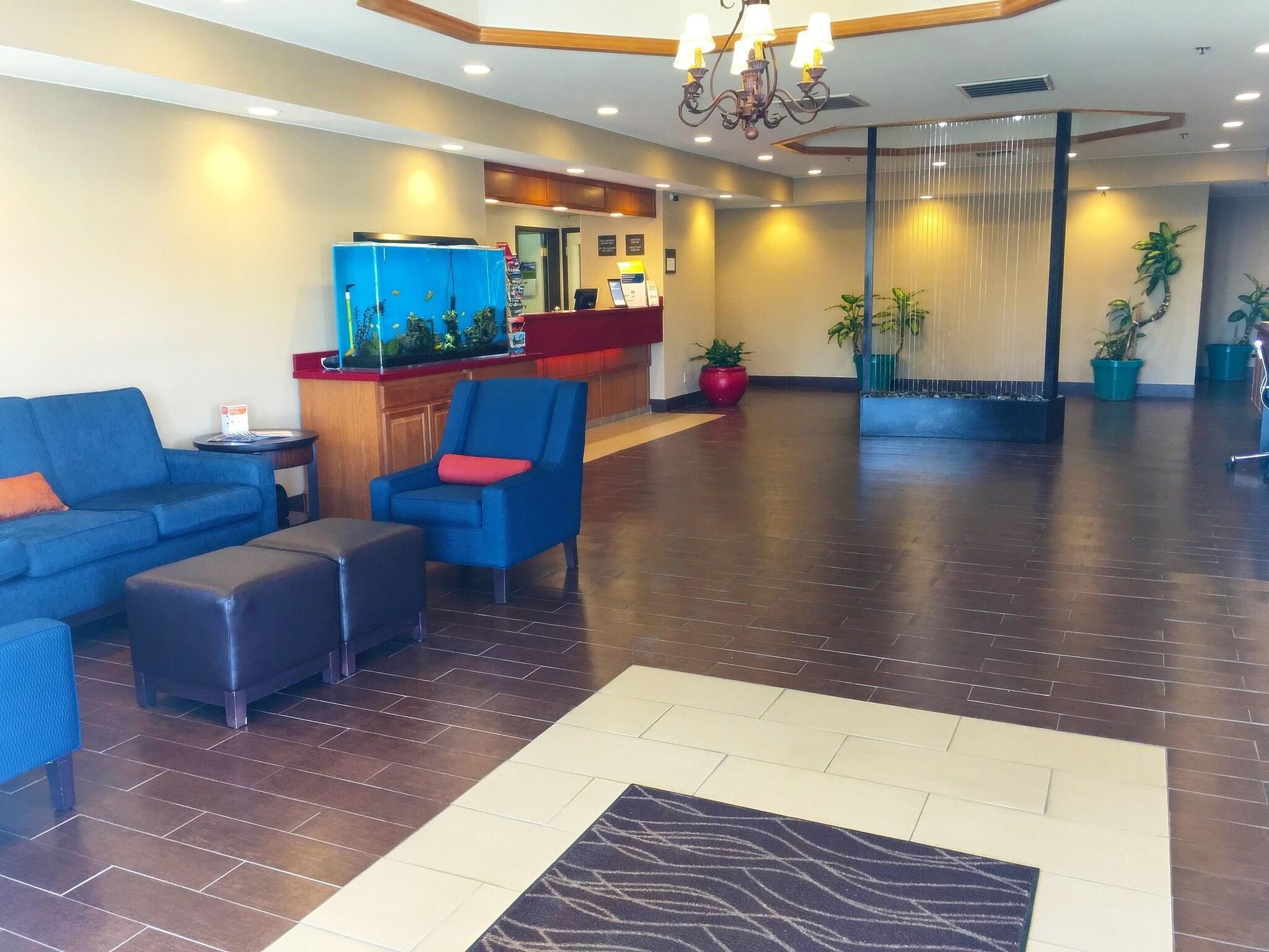 Vista Lobby Comfort Inn & Suites Klamath Falls