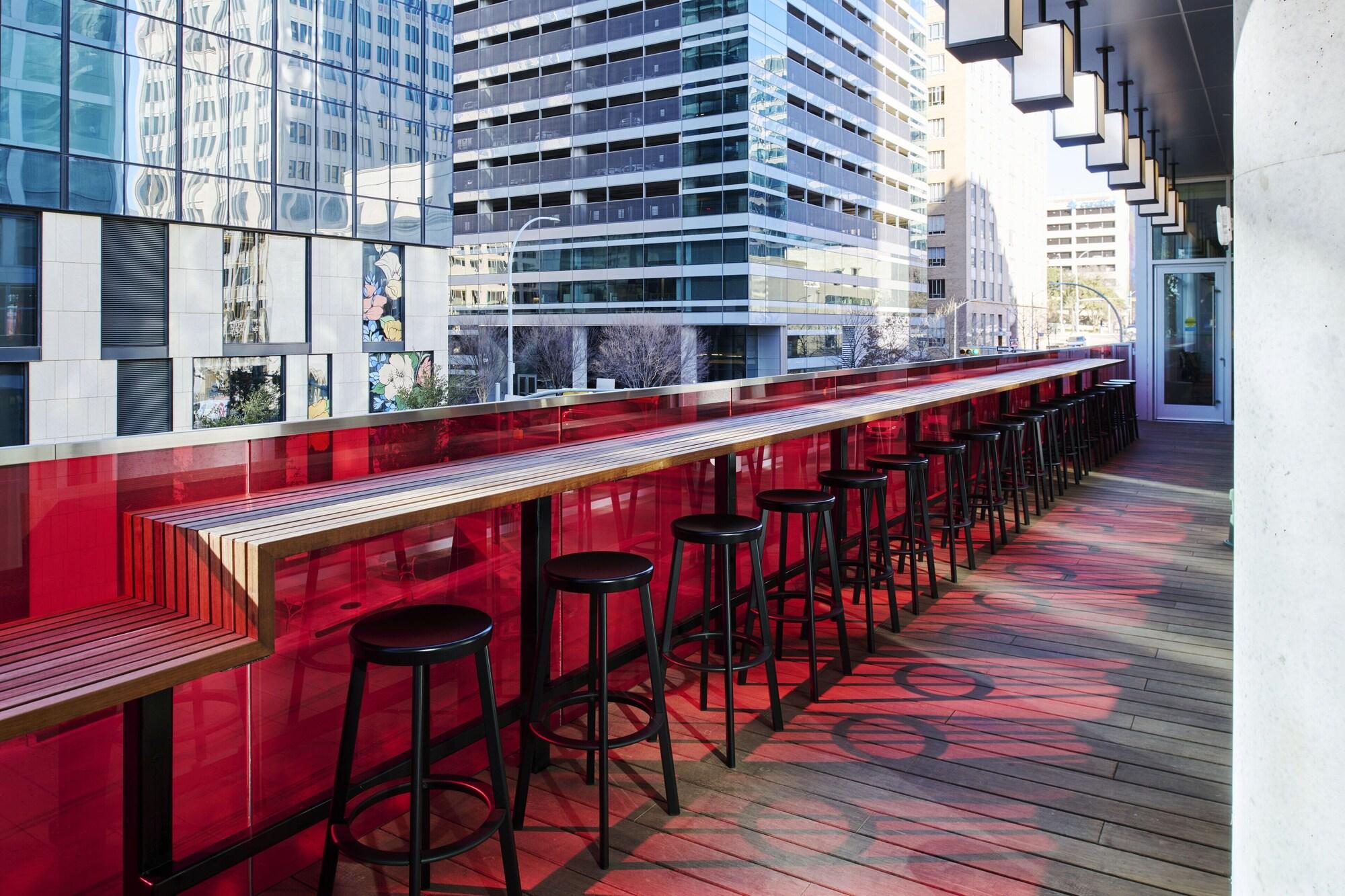 Vista Exterior citizenM Austin Downtown