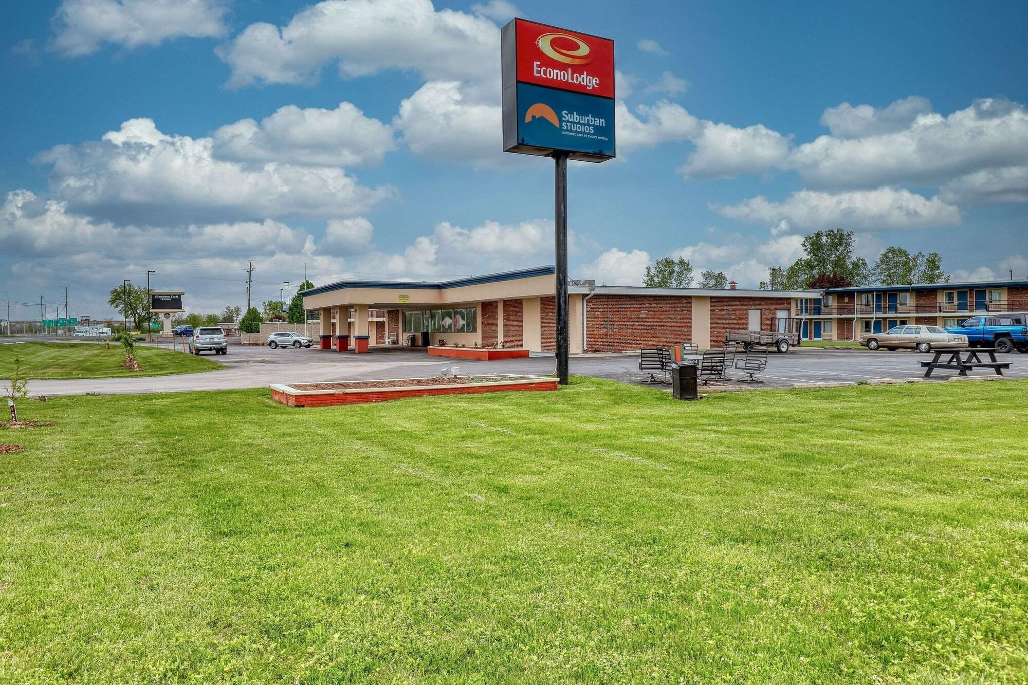 Vista Exterior Suburban Studios Neenah-Appleton