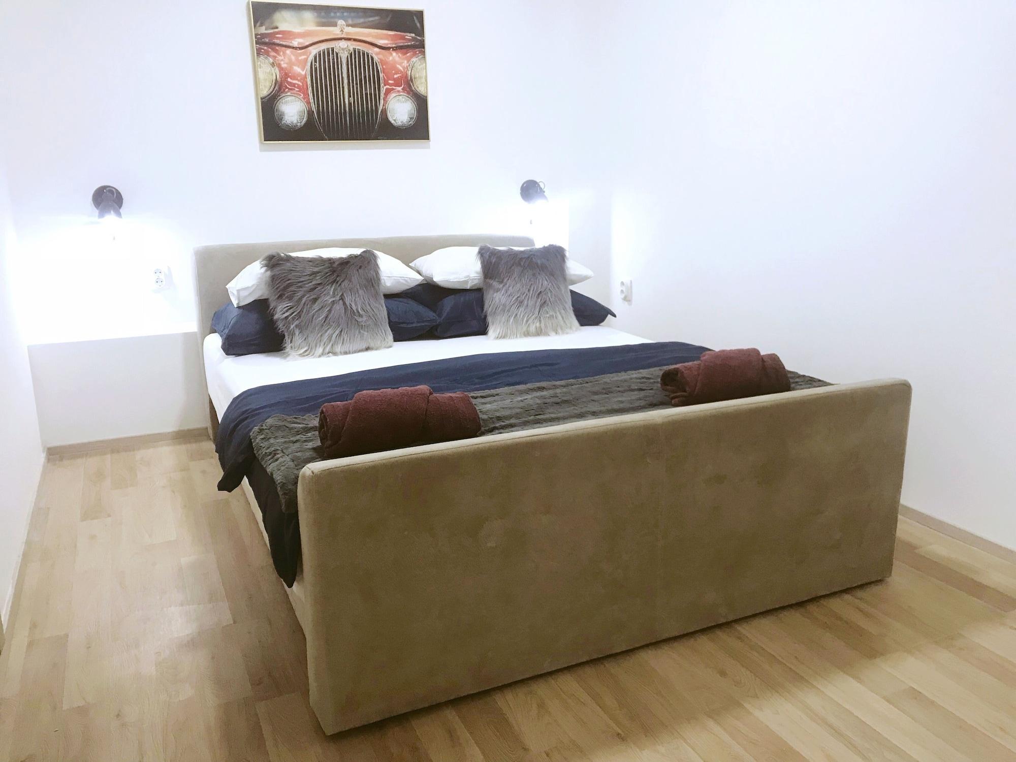 Varios Perello Old Town