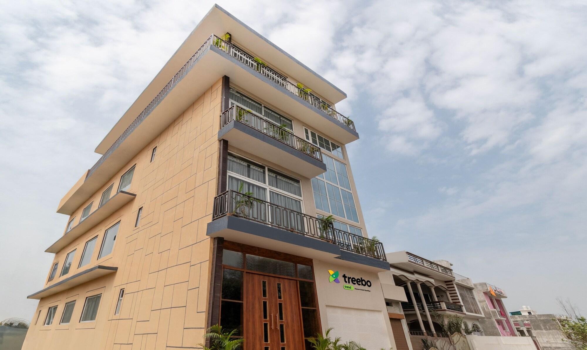 Vista Exterior Treebo Heaven Grand Ayodhya