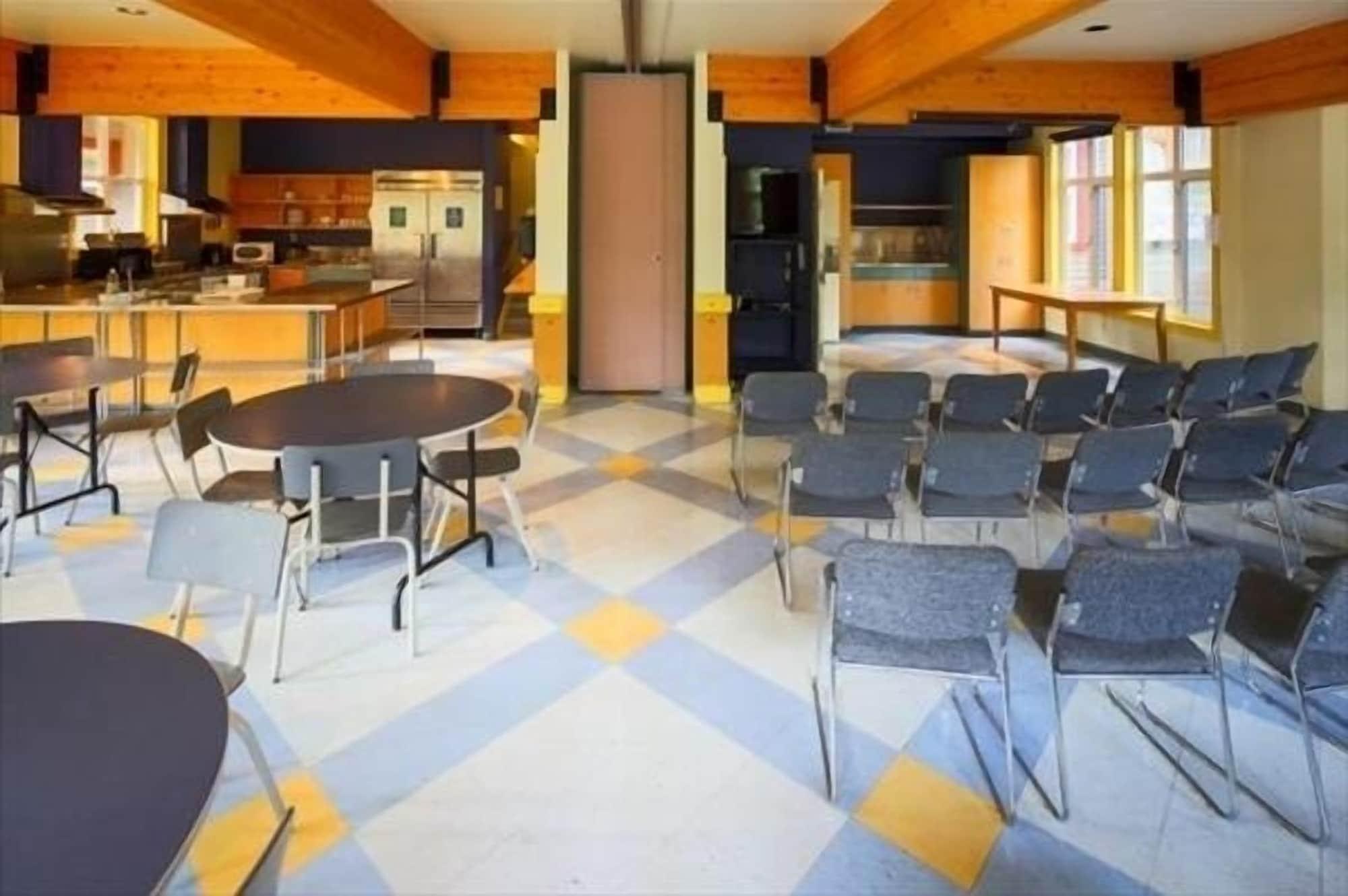 Restaurant HI Banff Alpine Centre - Hostel