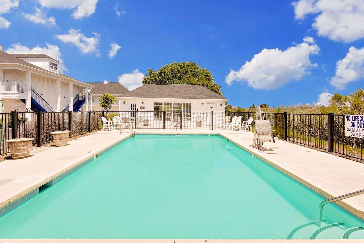 Vista Piscina Baymont by Wyndham Georgetown Marina