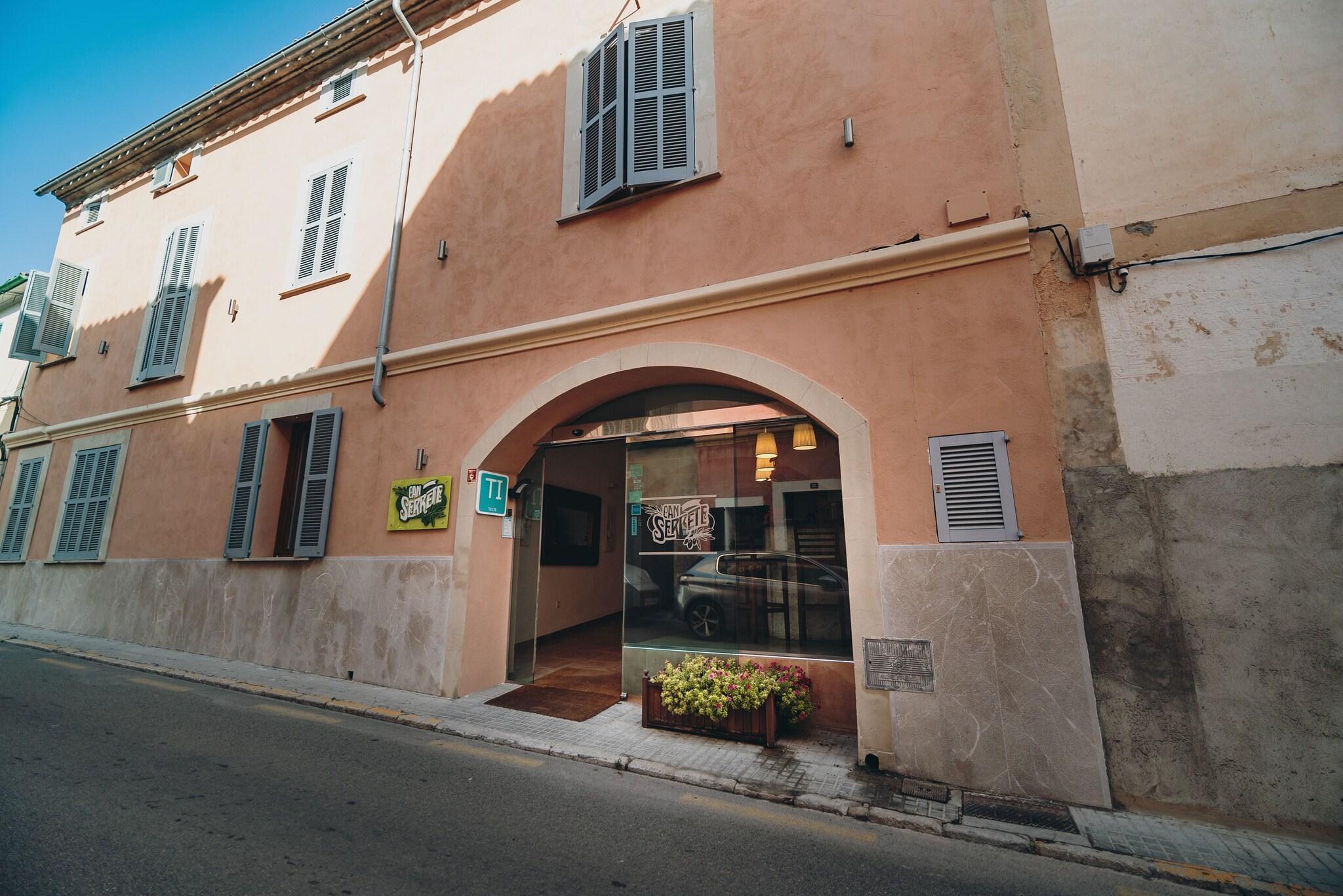 Vista Exterior Hotel Can Serrete