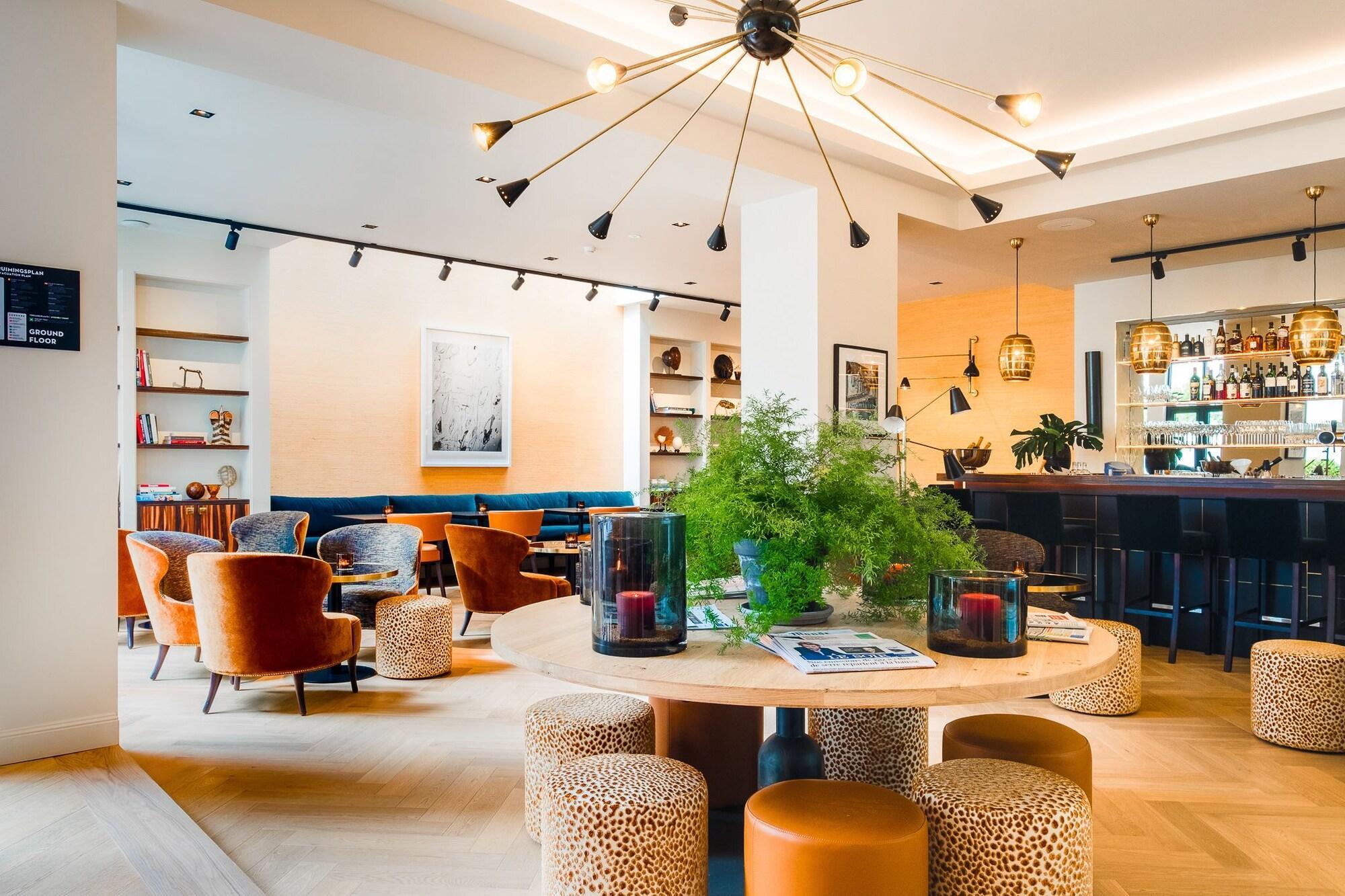 Bar/Salón Hotel FRANQ