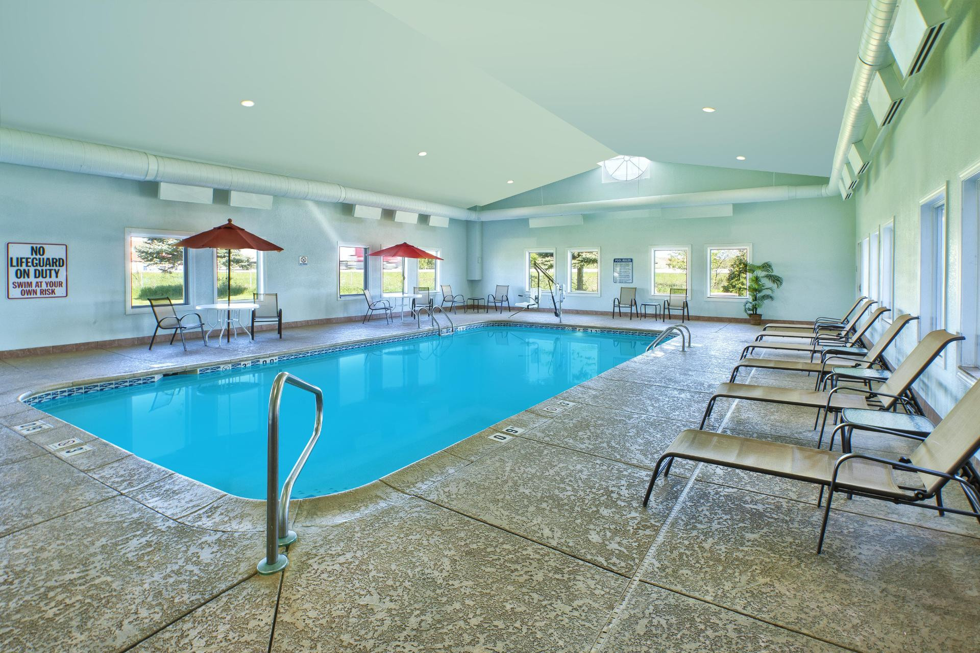 Vista Piscina Country Inn & Suites by Radisson, Benton Harbor