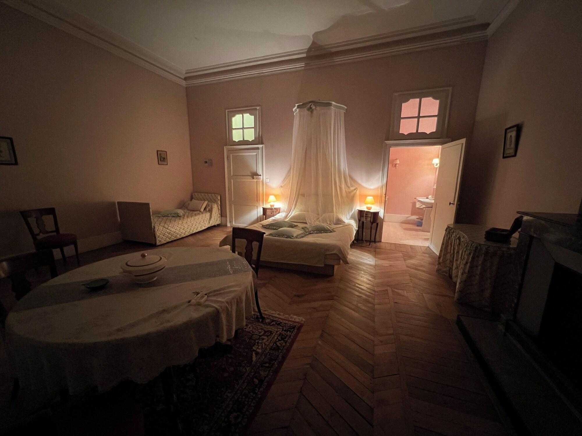 Equipamiento de Habitación Chateau de Busset