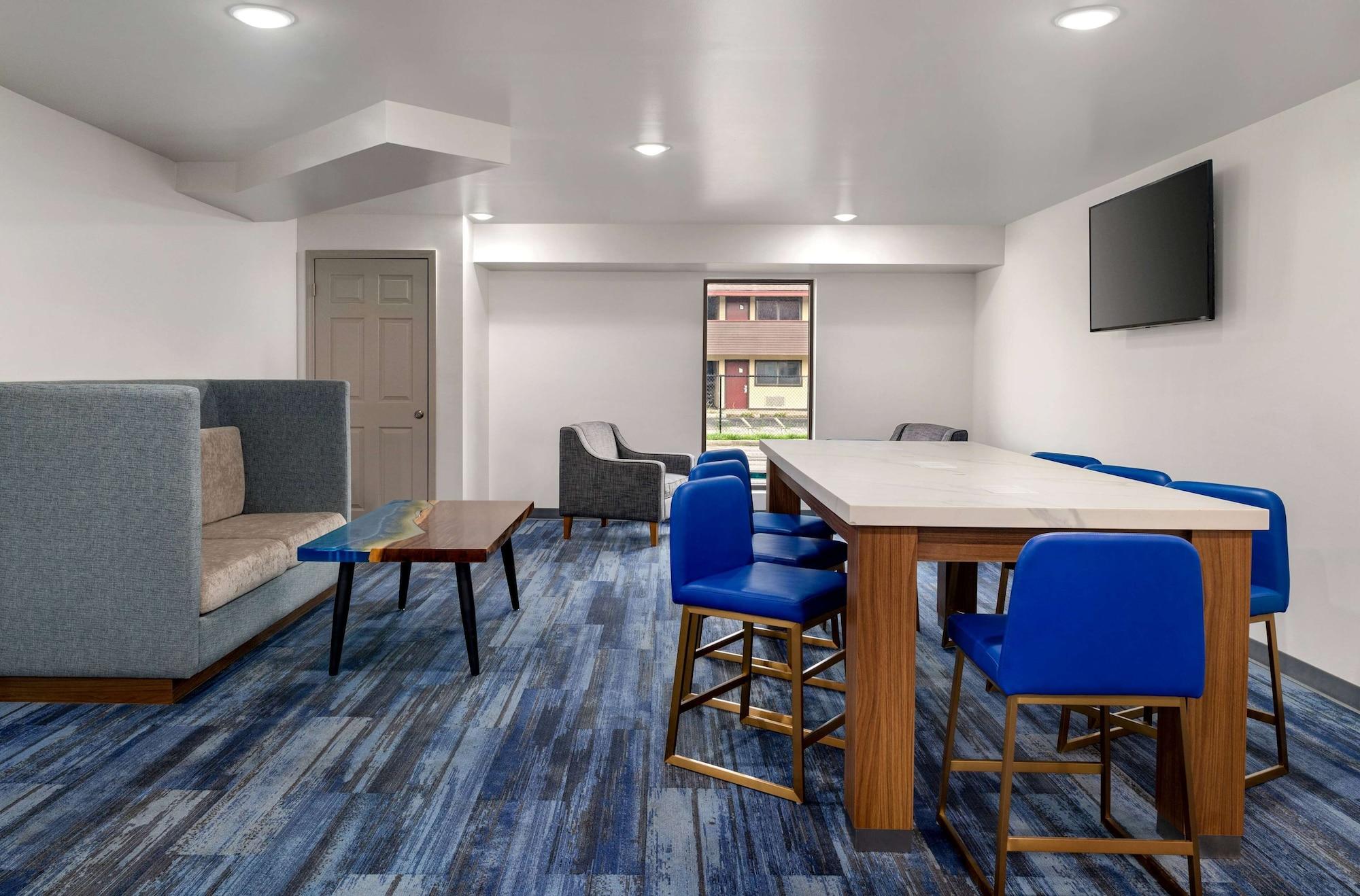 Vista Lobby La Quinta Inn by Wyndham Columbus Airport Area