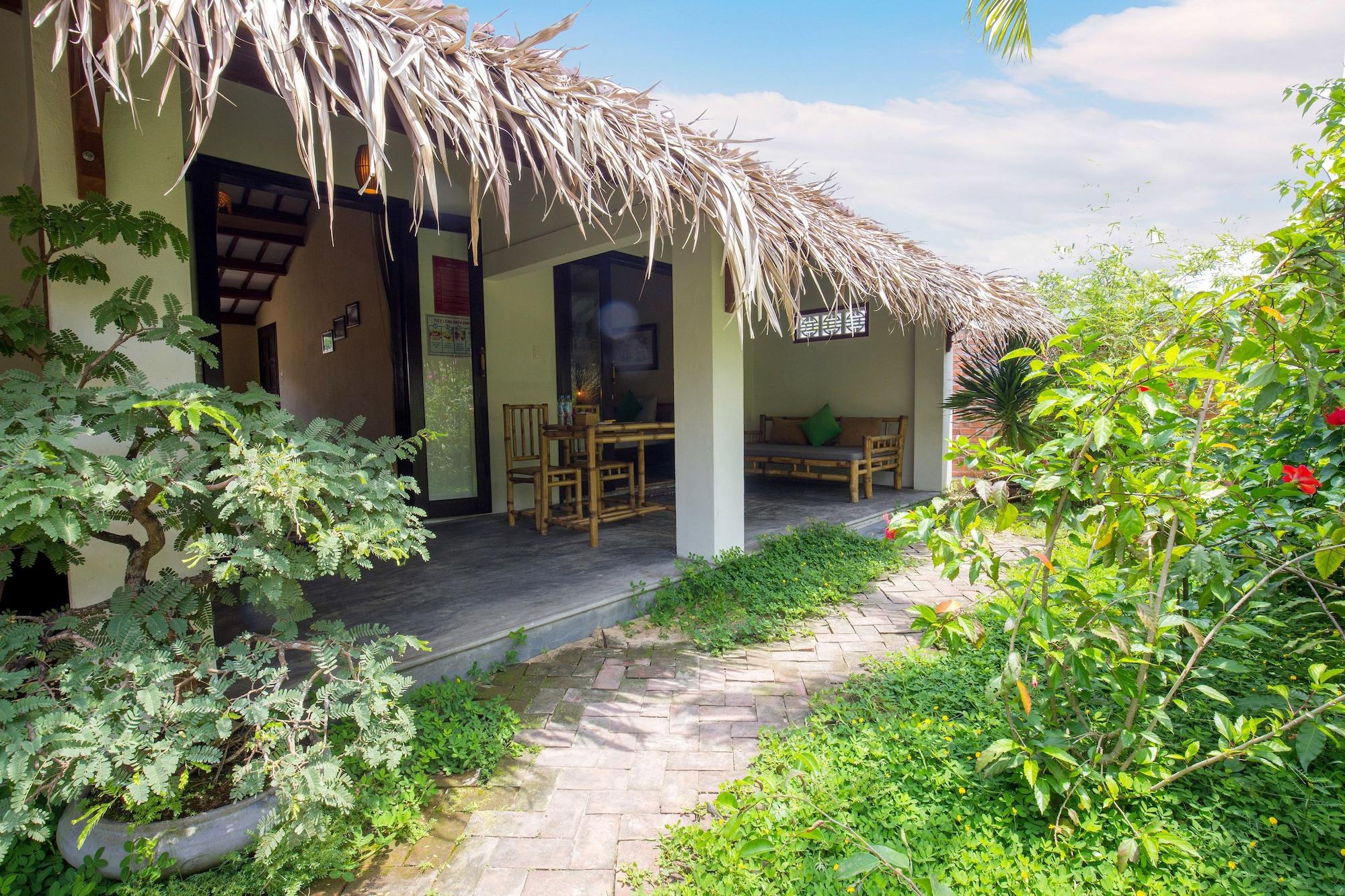 Varios Red Flower Cottages Homestay