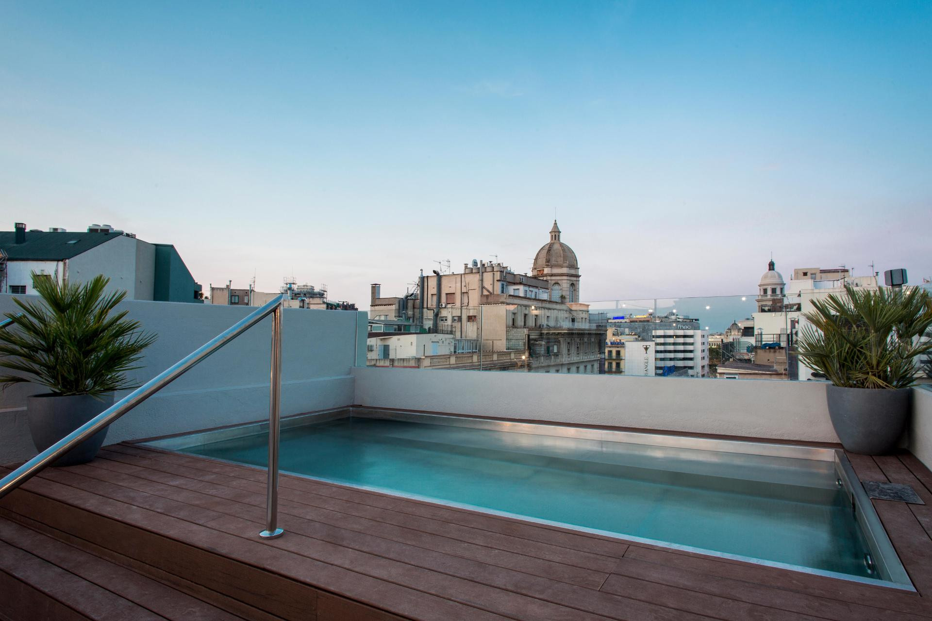 Vista Piscina Midmost Barcelona