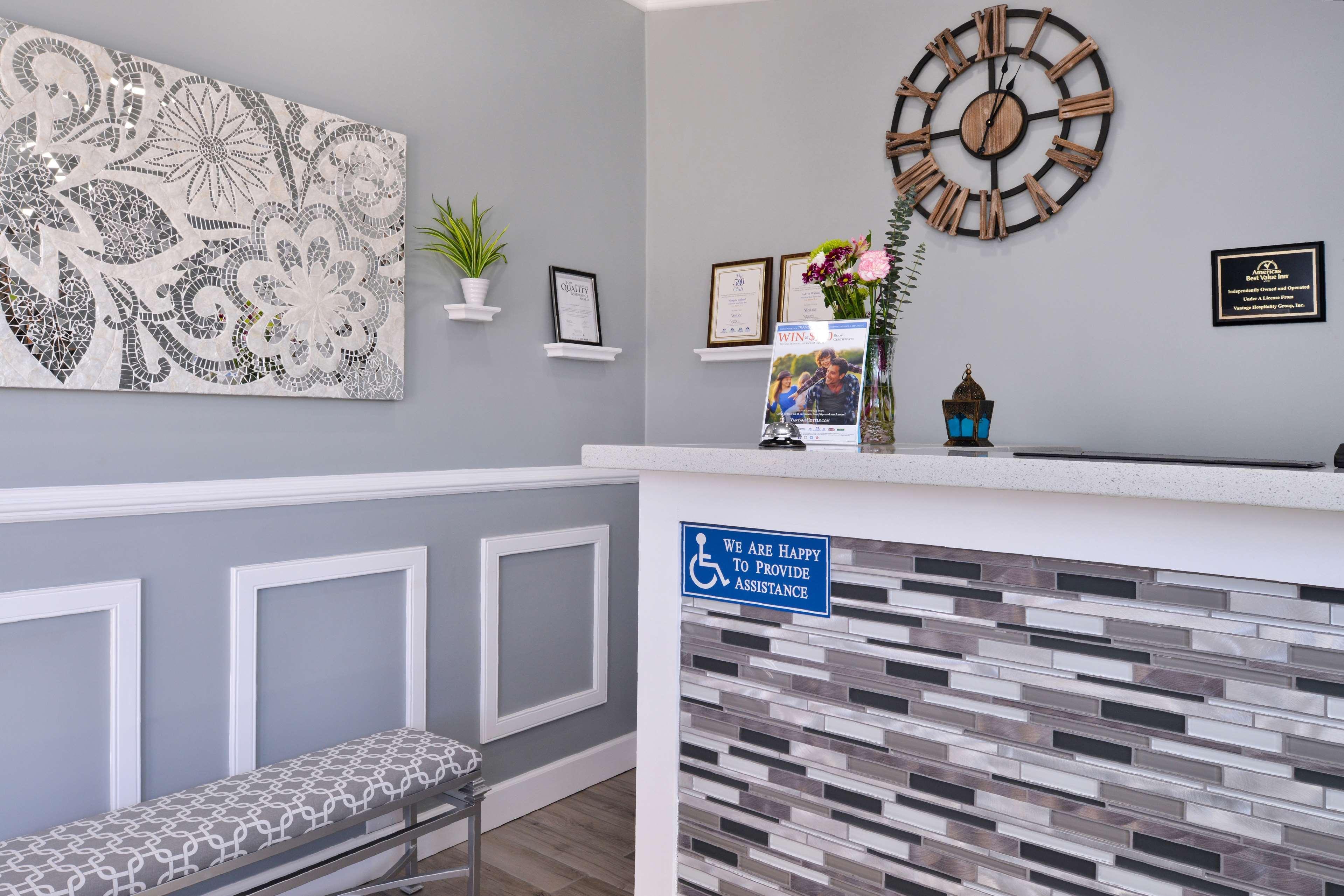 Vista Lobby Americas Best Value Inn Los Banos