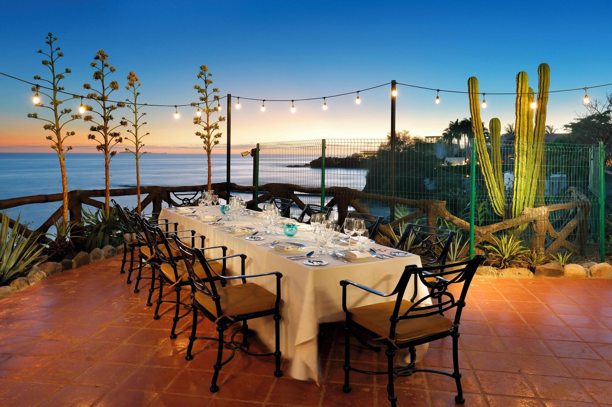 Restaurant Family Selection at Grand Palladium Vallarta Resort & Spa - All Inclusive
