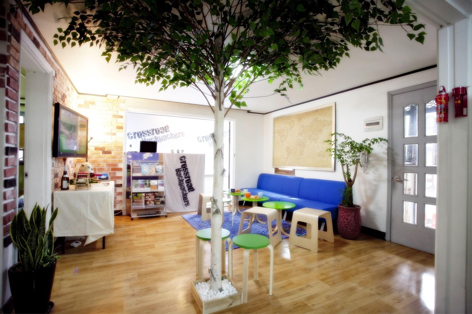 Salón de Baile Crossroad Backpackers