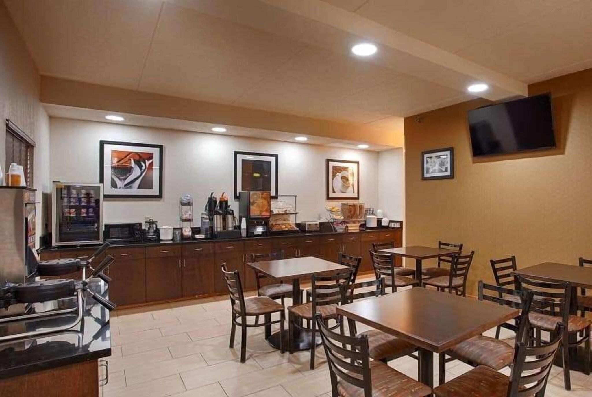 Restaurant Days Inn by Wyndham Indiana PA Near IUP