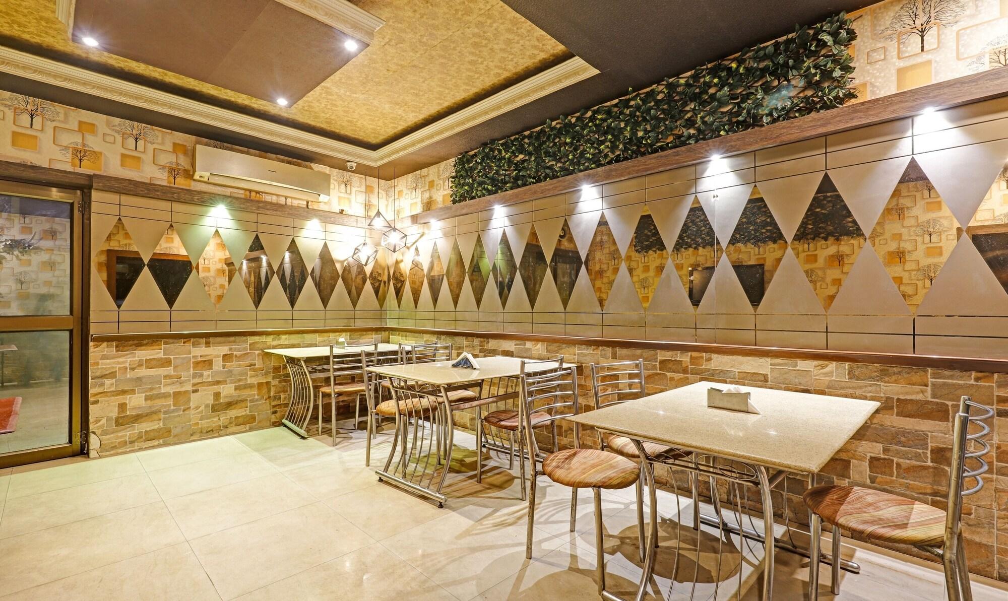 Restaurant Treebo Apollo