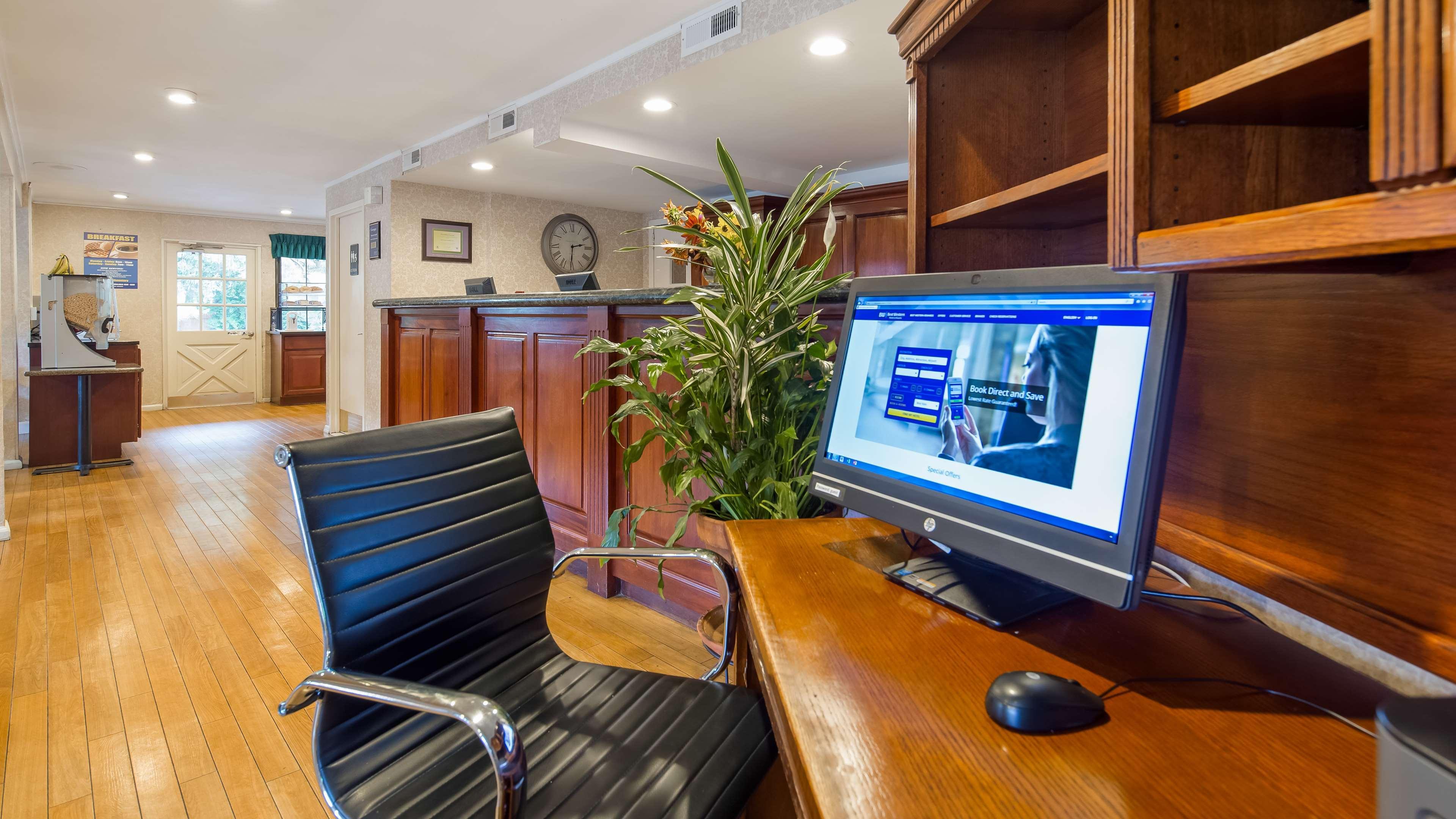 Centro de Negocios SureStay Plus by Best Western Woodbury Inn