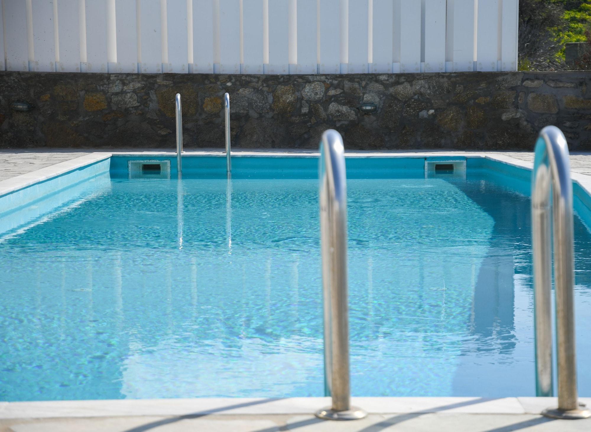 Vista Exterior Amperian Mykonos Suites & Villas