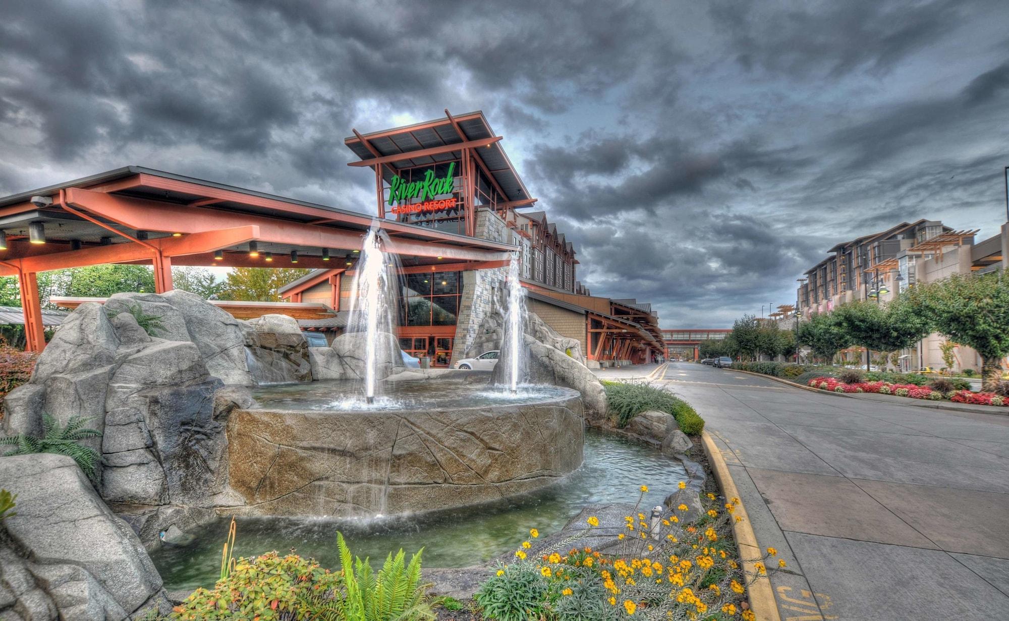 Vista Exterior River Rock Casino Resort