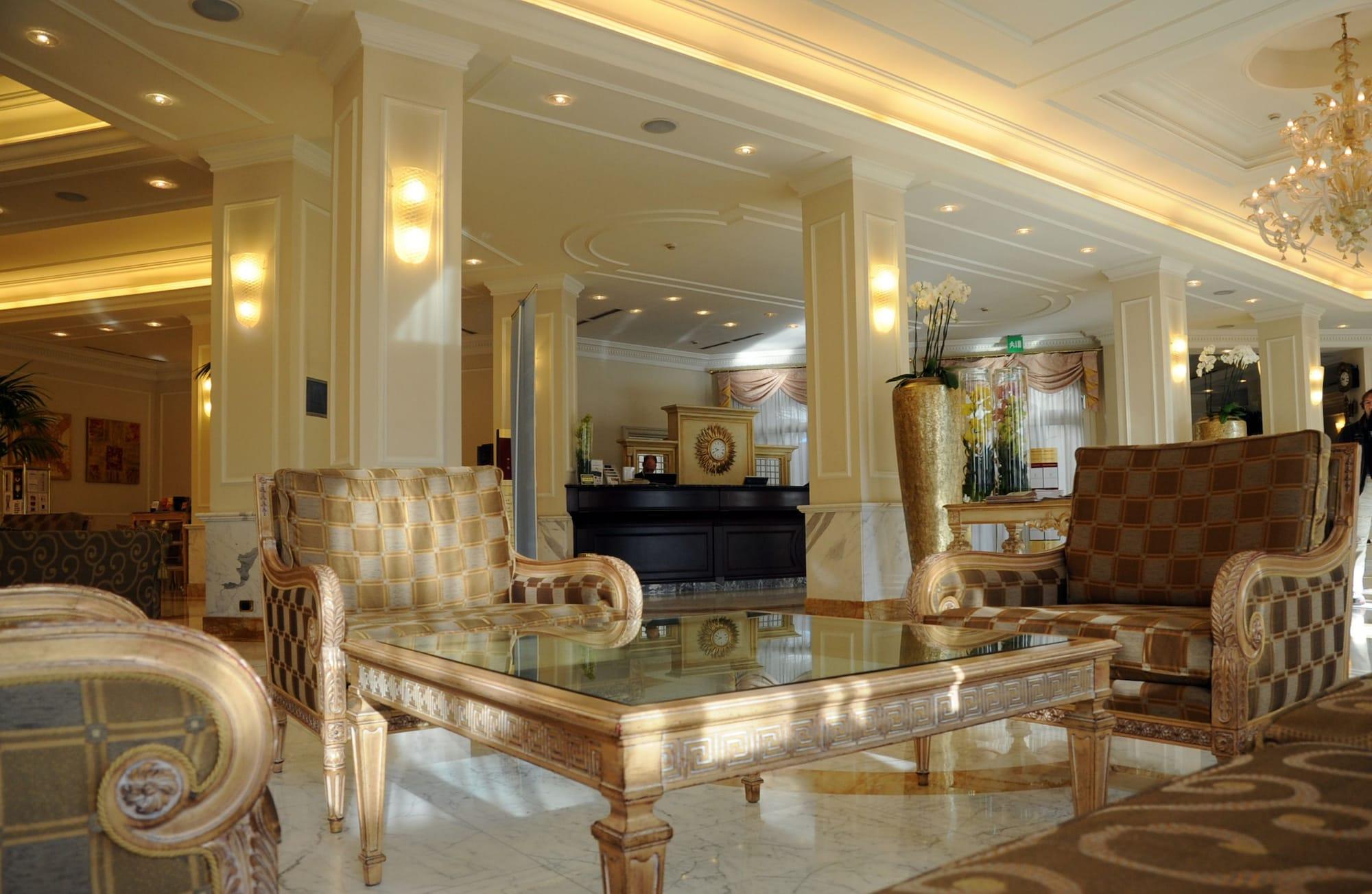 Vista Lobby Grand Visconti Palace