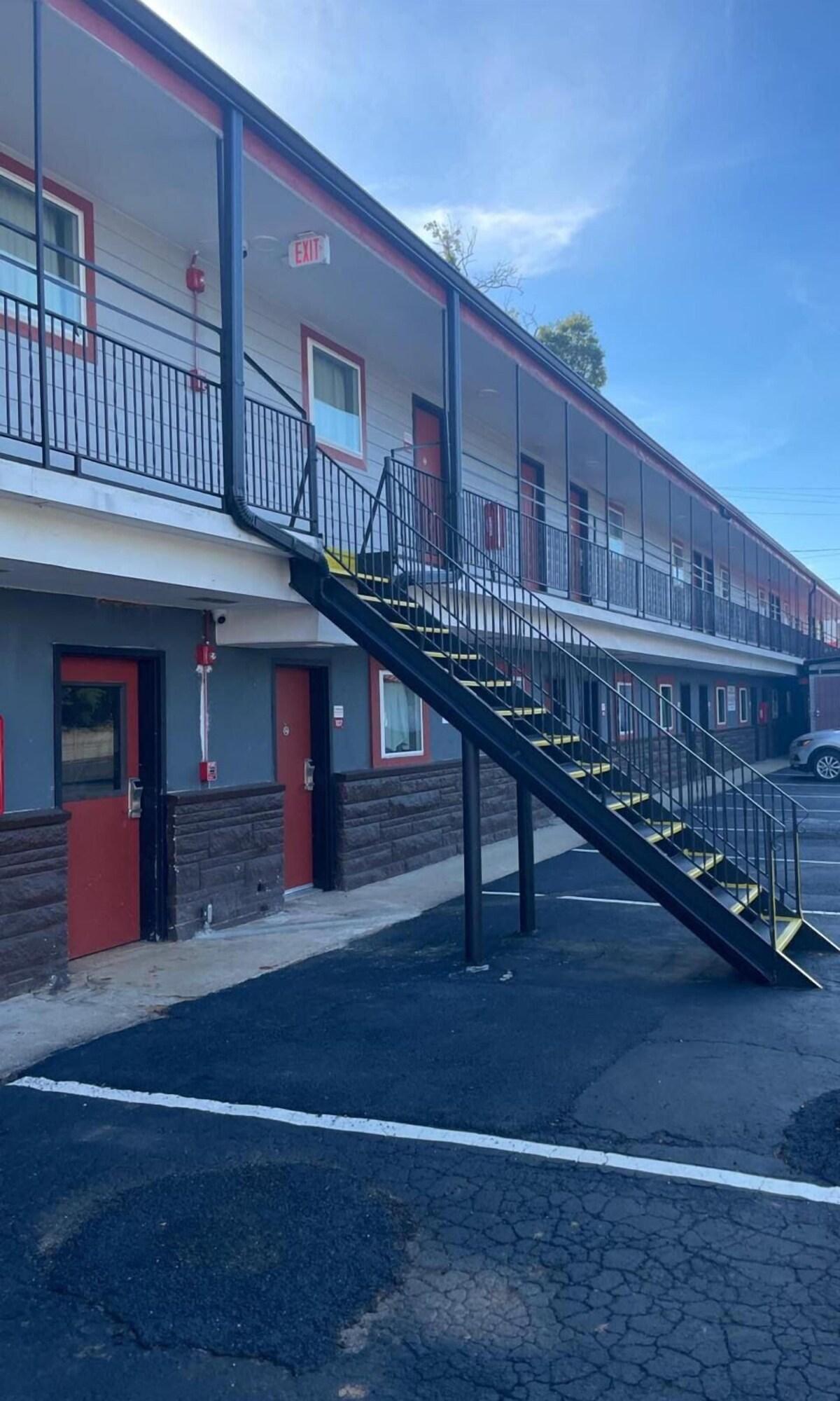 Varios Travelers Rest Motel