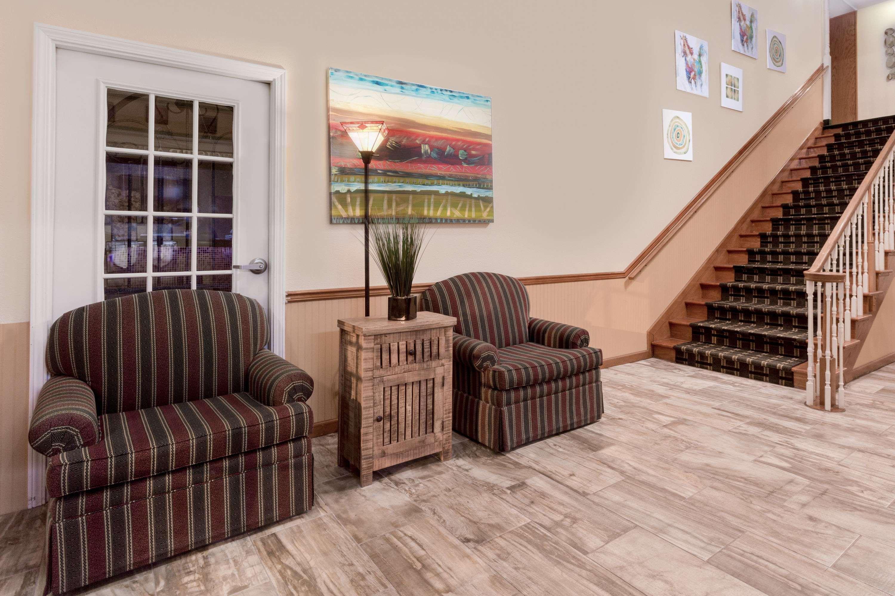 Vista Lobby Travelodge by Wyndham Perry National Fairgrounds Area I-75