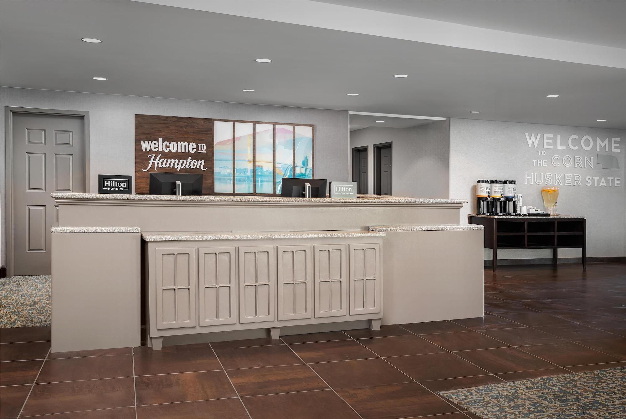 Vista Lobby Hampton Inn & Suites Omaha-Downtown