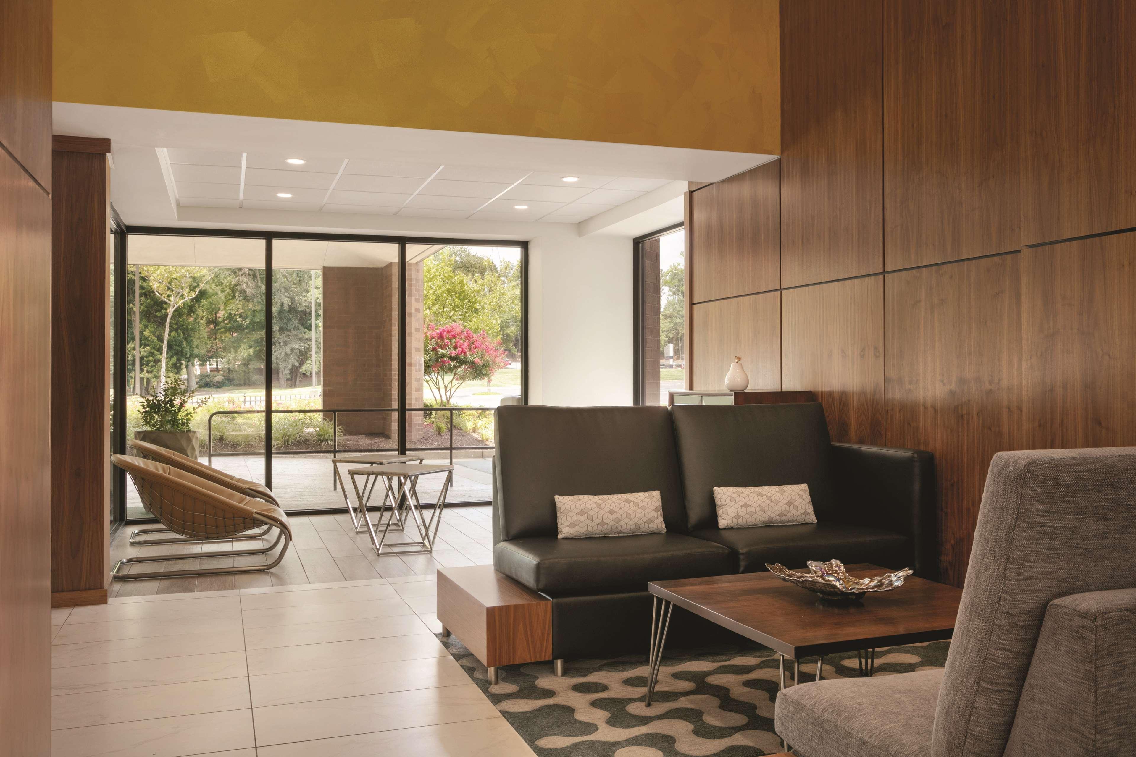 Vista Lobby Embassy Suites by Hilton Richmond