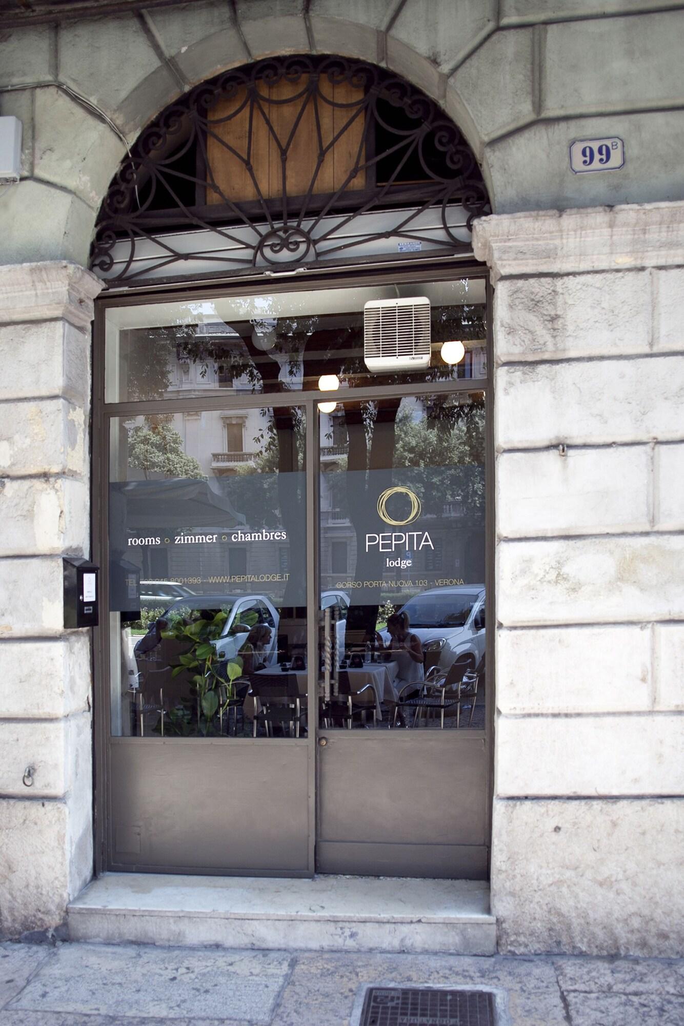 Vista Exterior Pepita Lodge