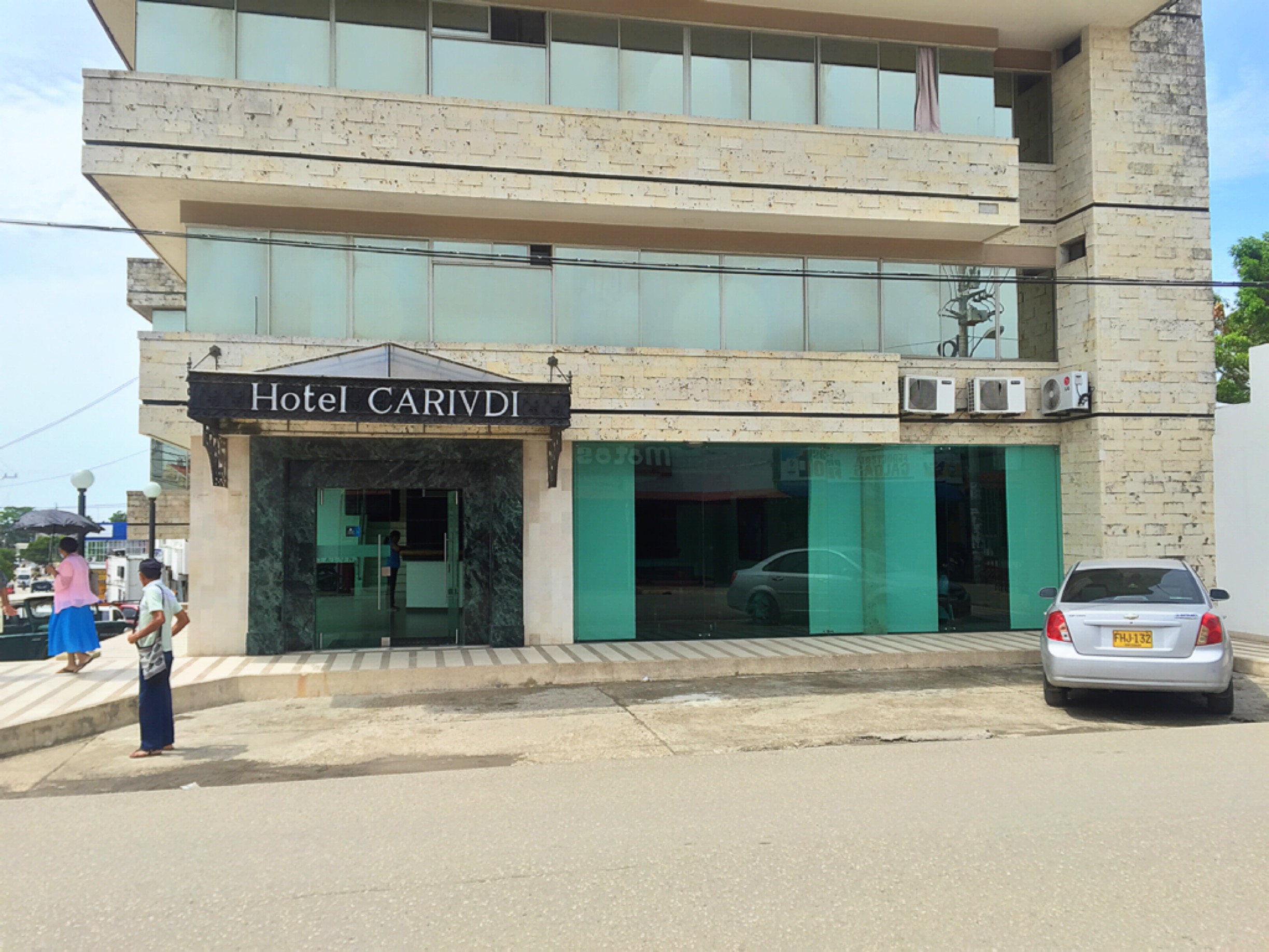 Vista Exterior Hotel Carivdi