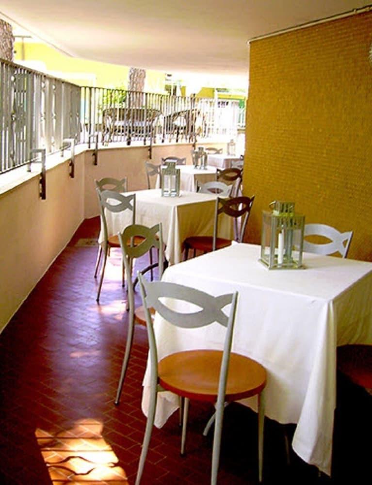 Varios Hotel Arianna