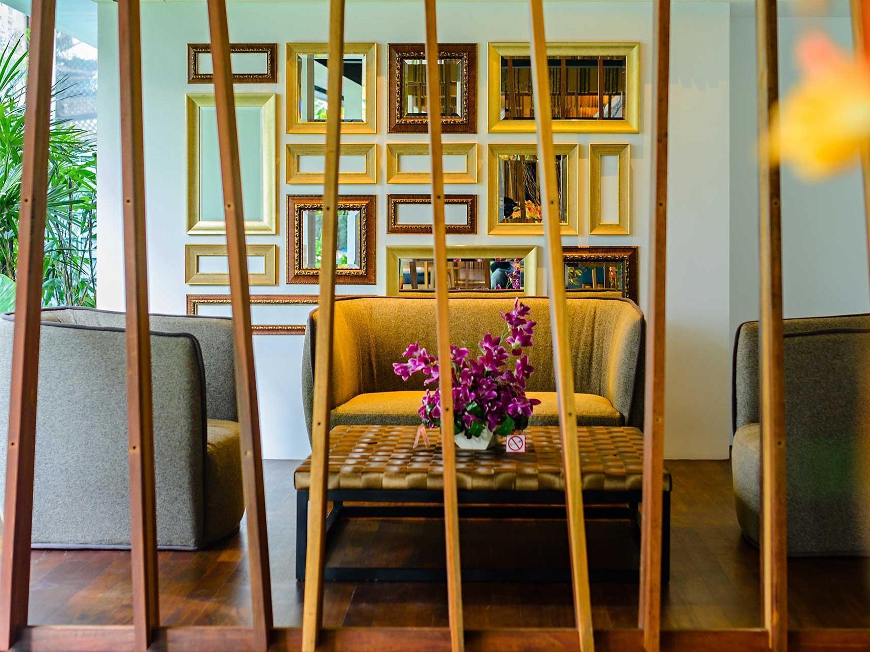 Vista Lobby UMA Residence