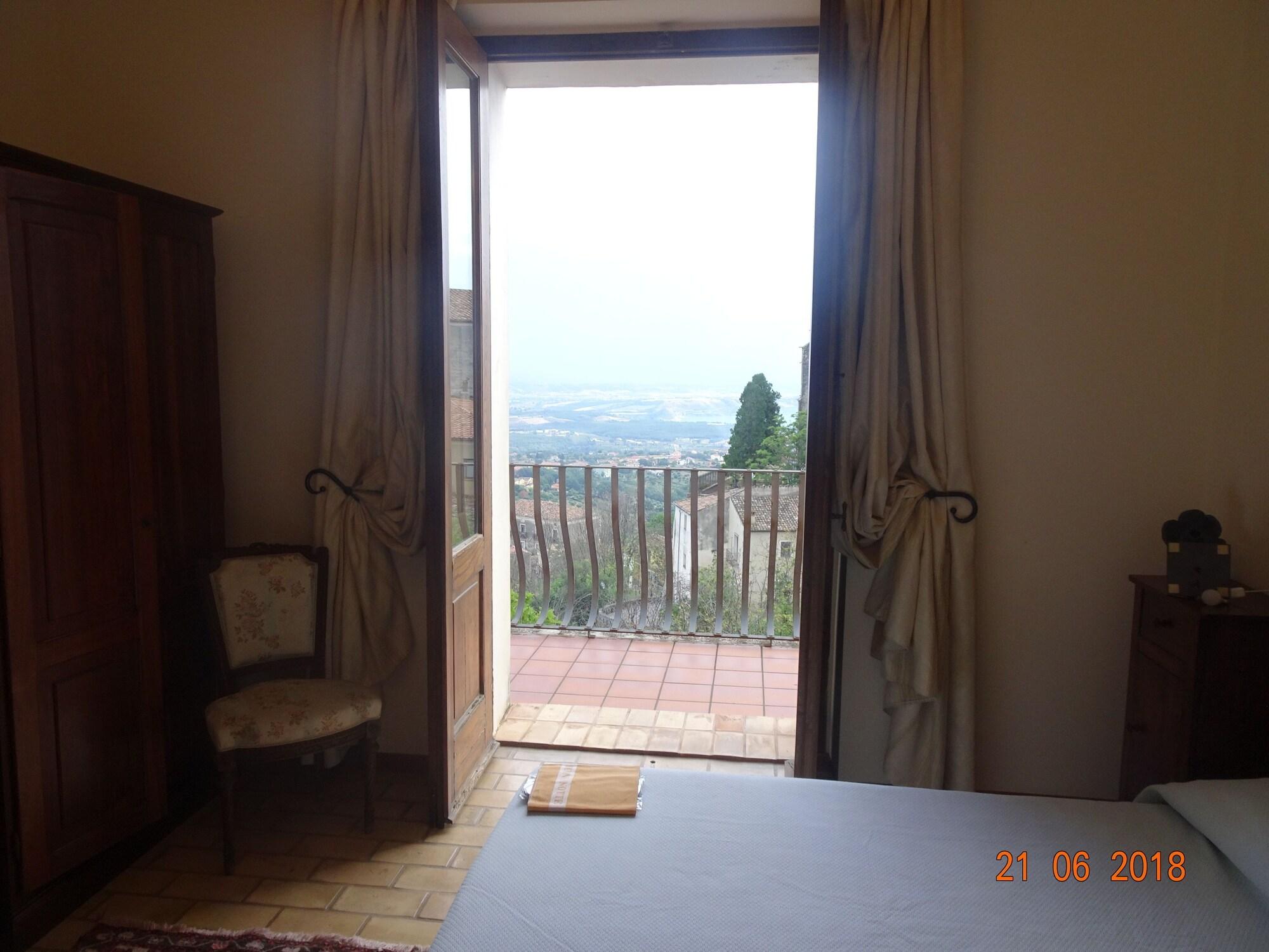 Habitación Castello di Altomonte