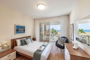Alquiler Vacacional - Chelidonia Larnaca Seafront Villa