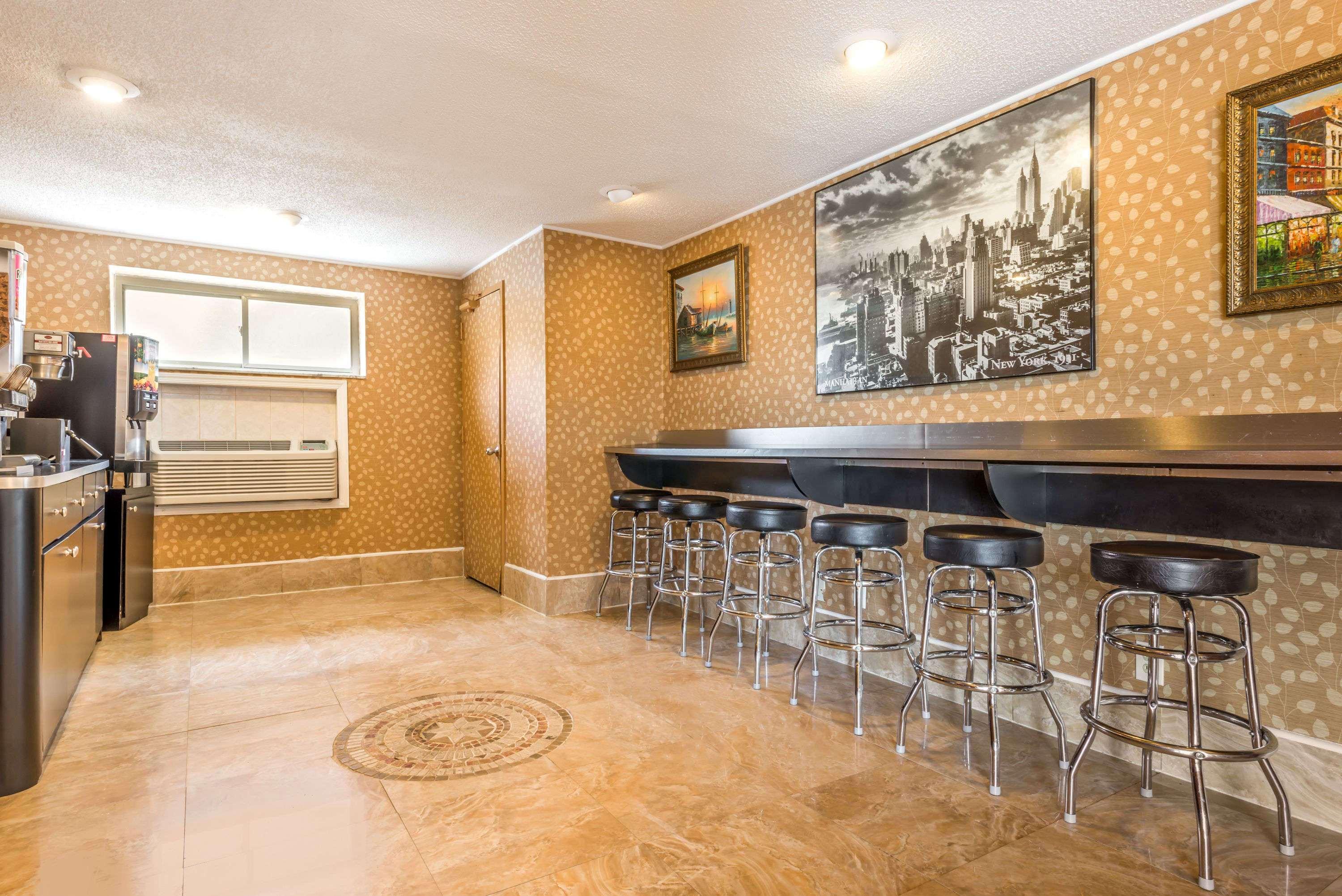 Bar/Salón Super 8 by Wyndham North Bergen NJ/NYC Area