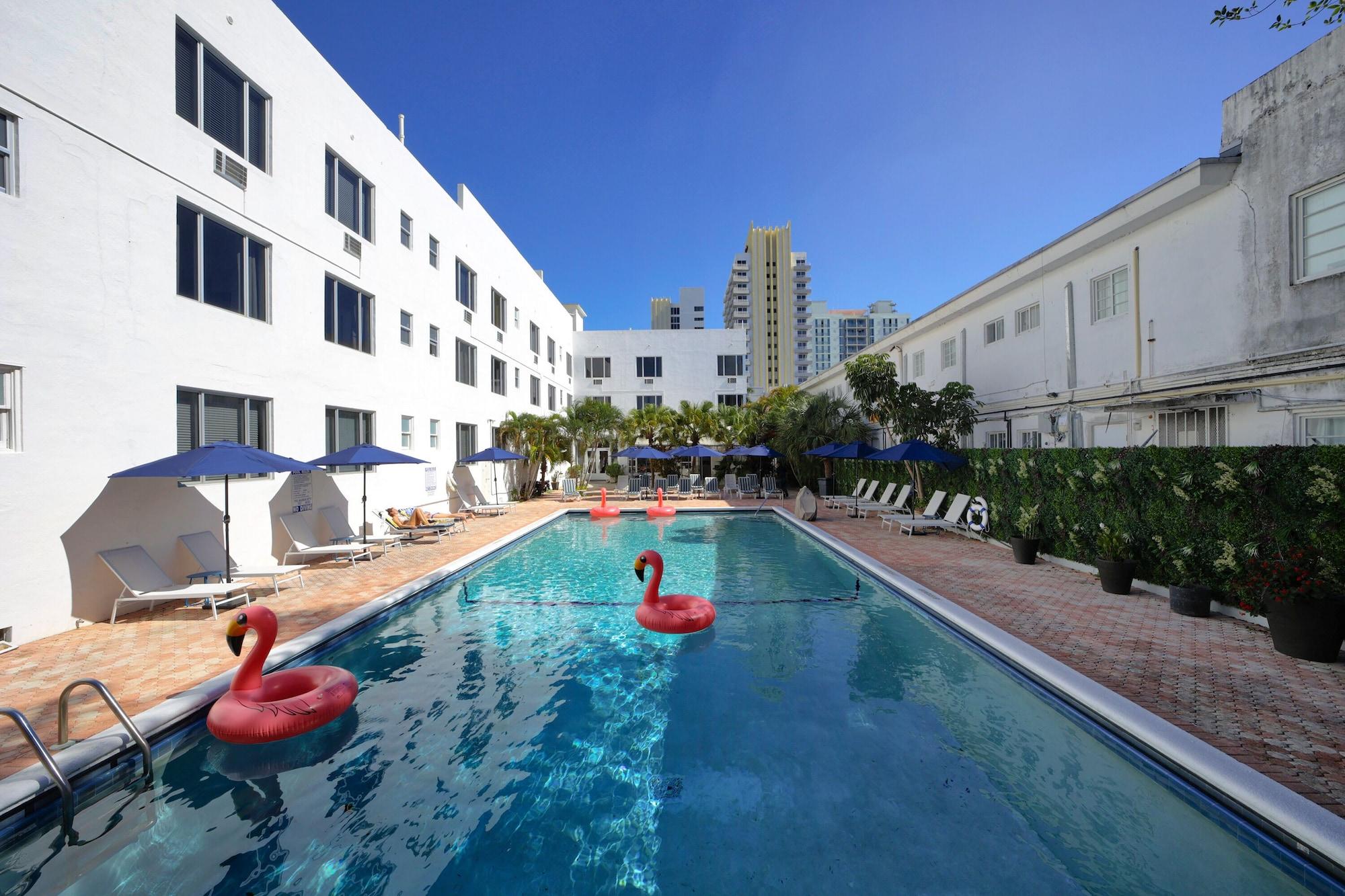 Vista Piscina Tropics Hotel