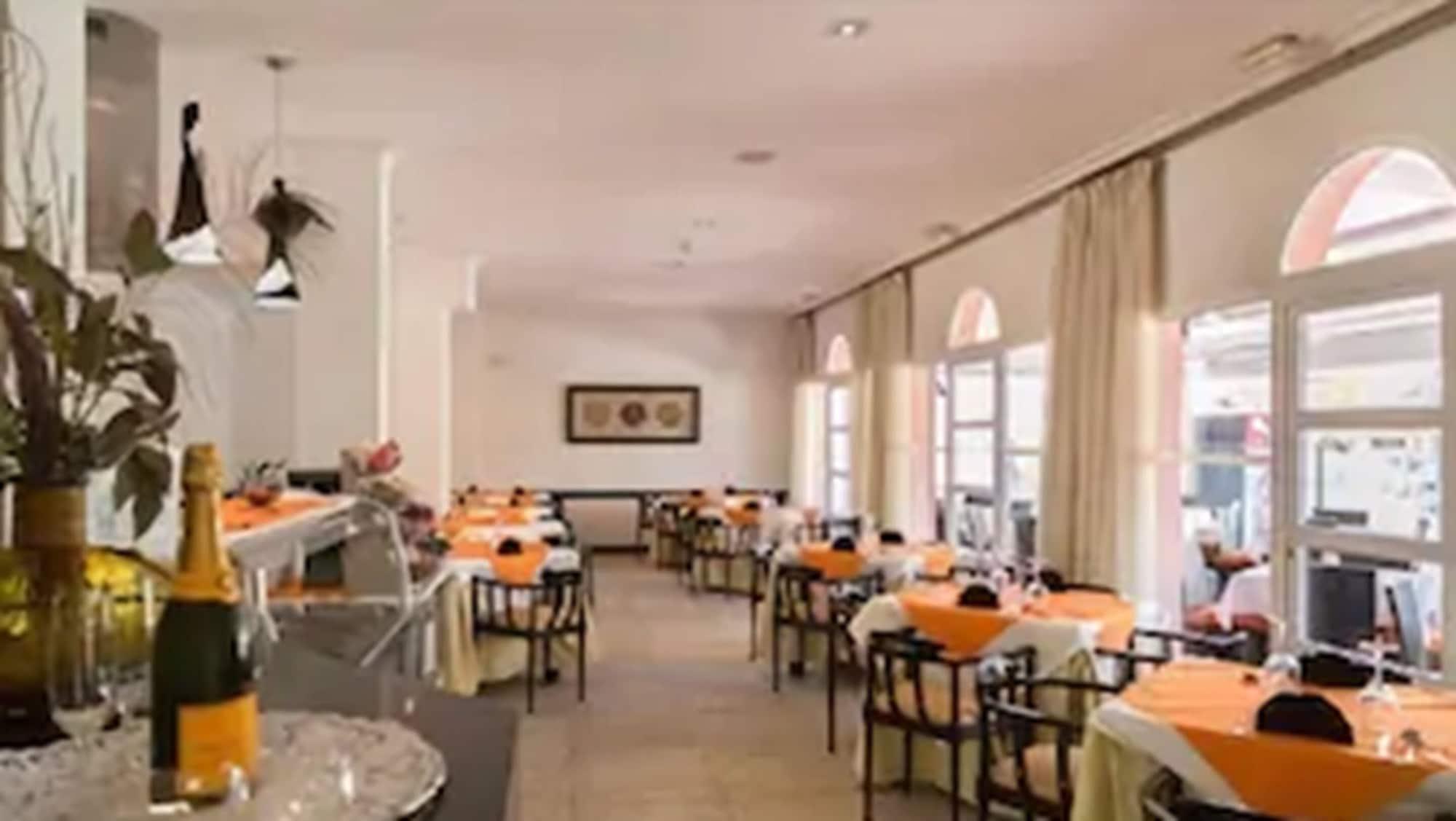 Restaurant Apartamentos Marola Park