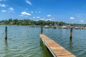 Alquiler Vacacional - Boho Waterfront Getaway 5 Bedroom Retreat