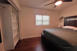 Alquiler Vacacional - Welcome to South of Town in Brandon, MS — a cozy 3BR, 2BA fully furnished home.