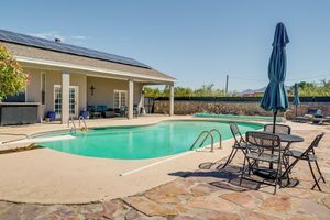 Alquiler Vacacional - Las Cruces Home w/ Private Pool + Fire Pit!