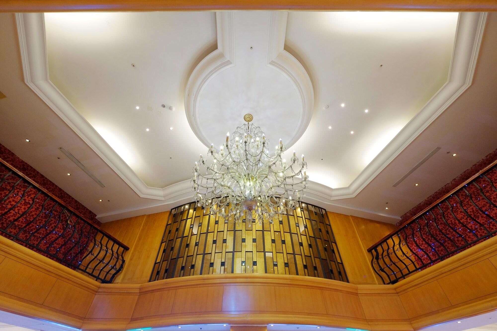 Vista Lobby City Suites Gateway