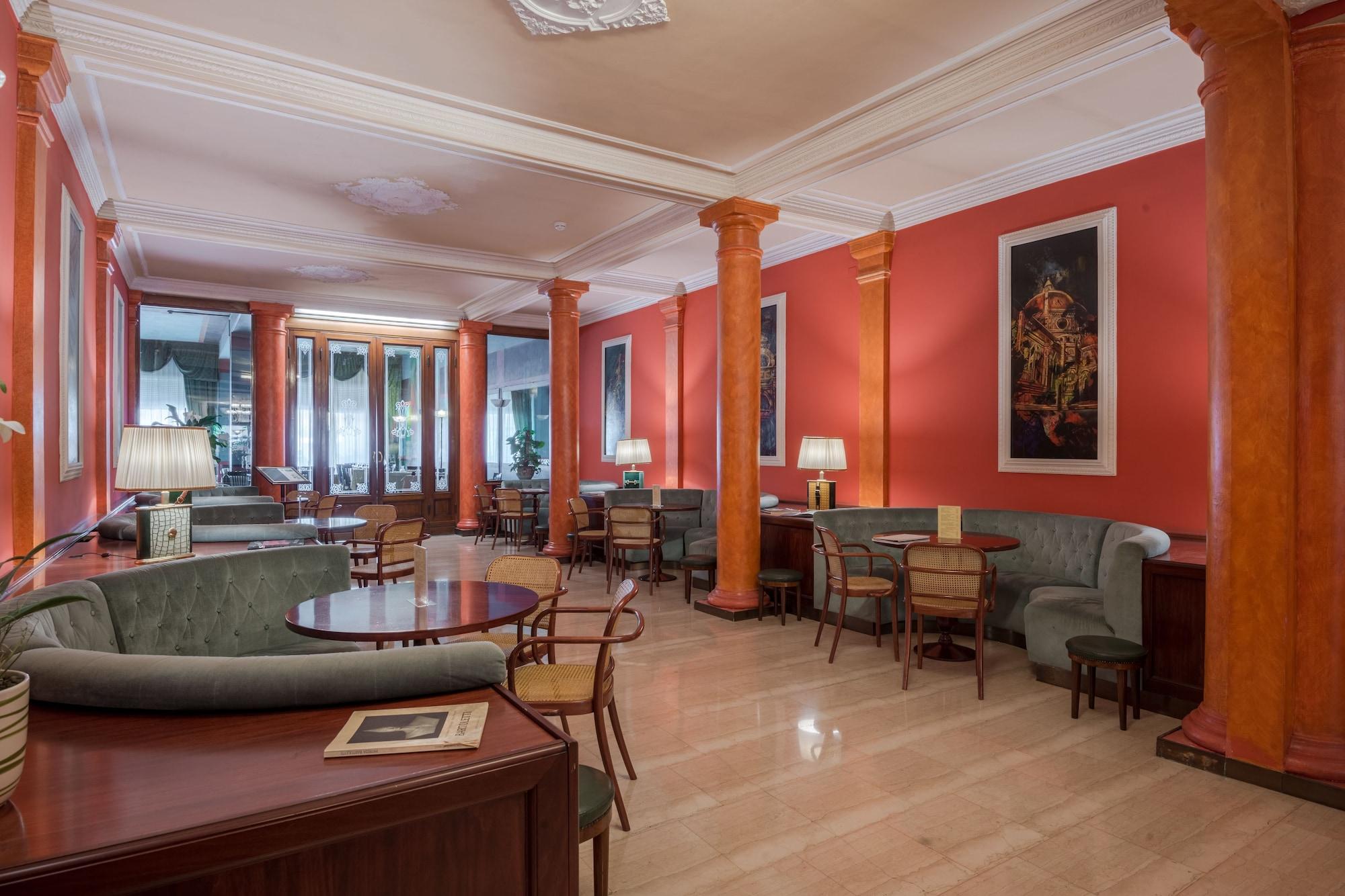 Bar/Salón Minerva Palace