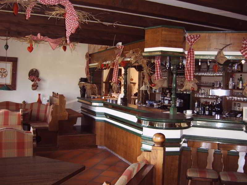 Bar/Salón Le Verger des Châteaux, The Originals Relais