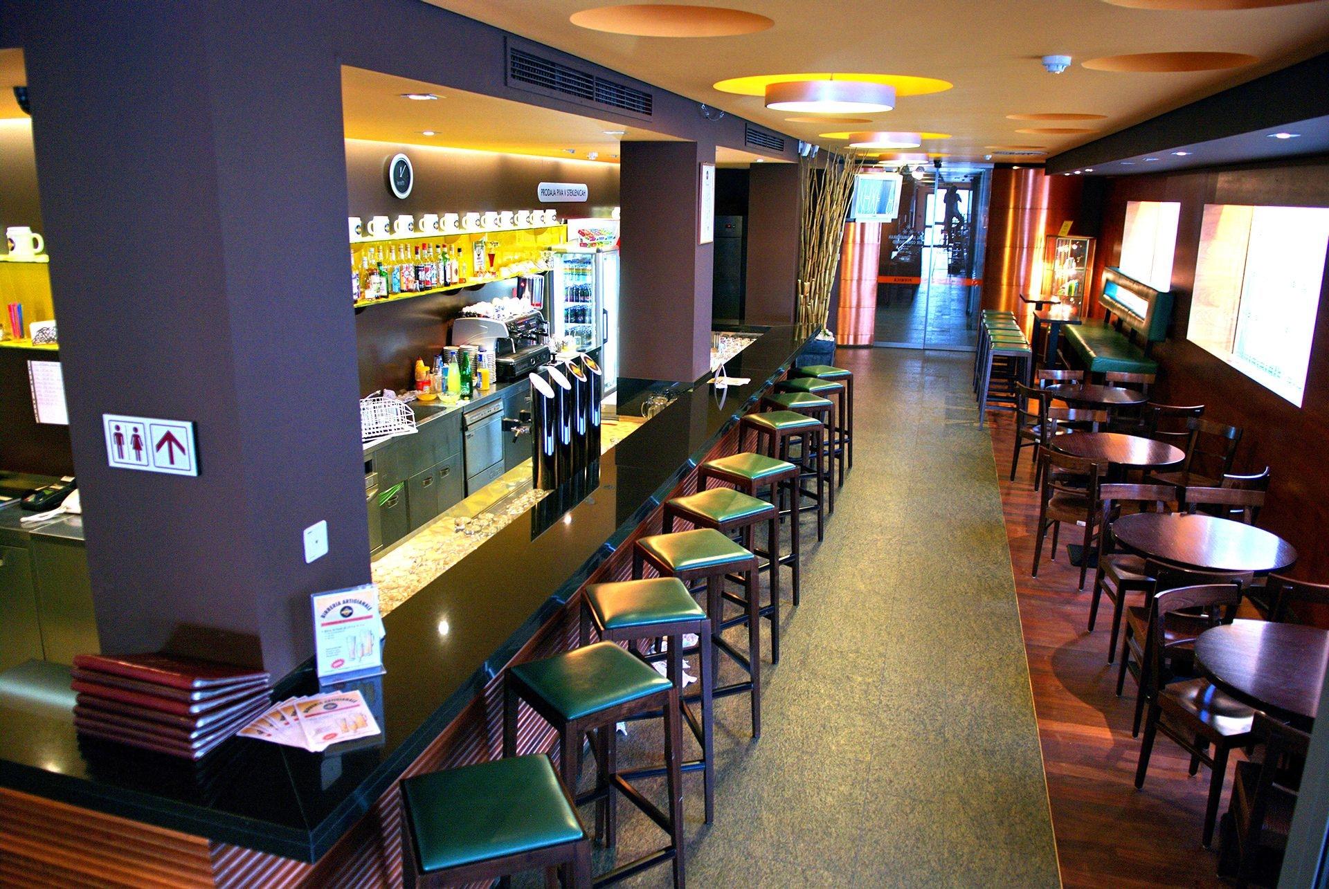 Bar/Salón Hotel Prunk