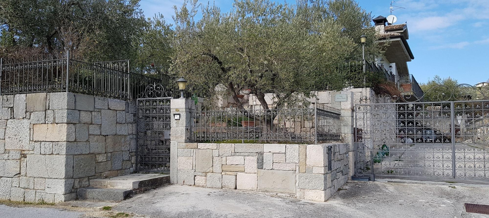 Vista Exterior B&B Villa Maria Paola Resort Isernia
