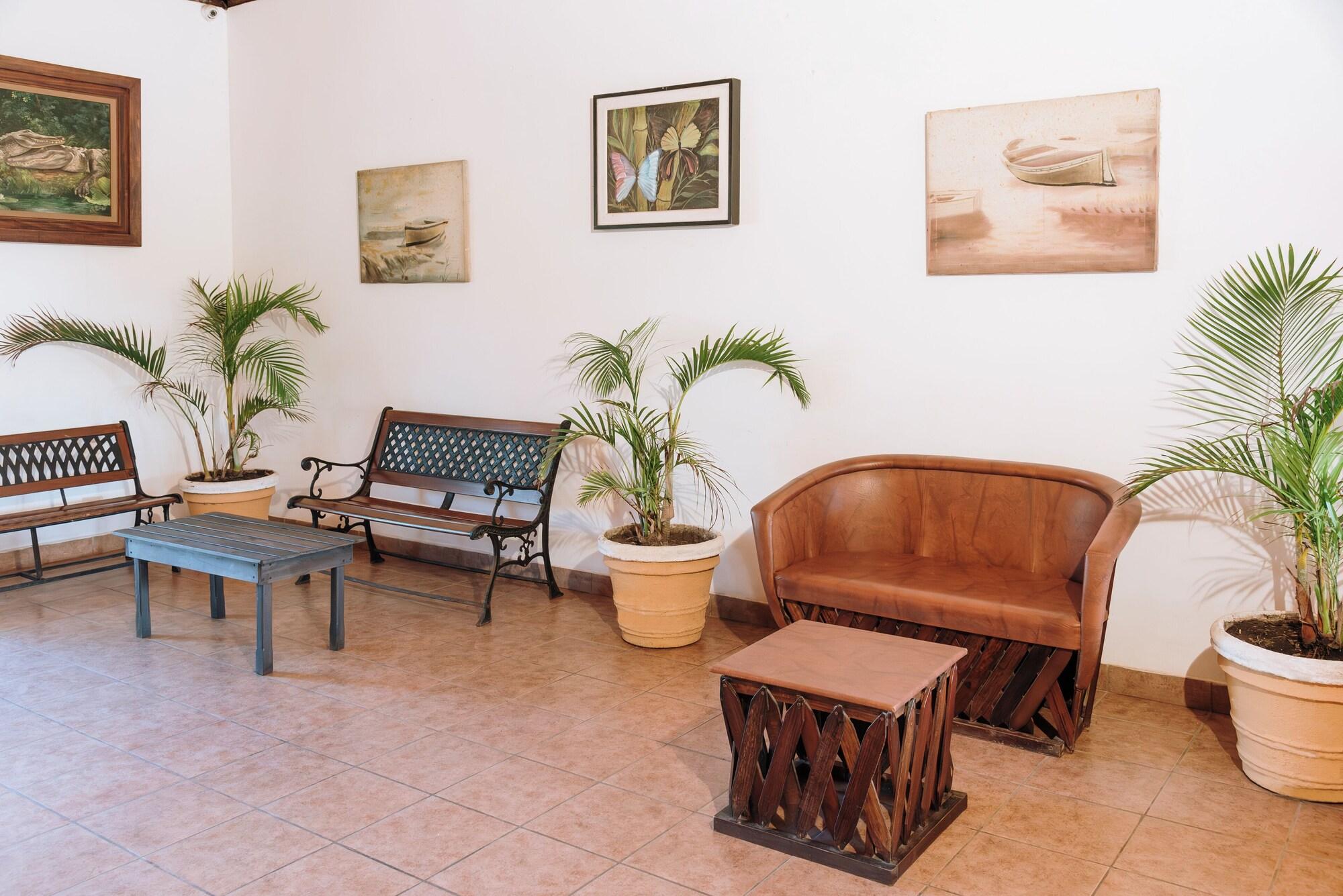 Vista Lobby Hotel Cayman Suites