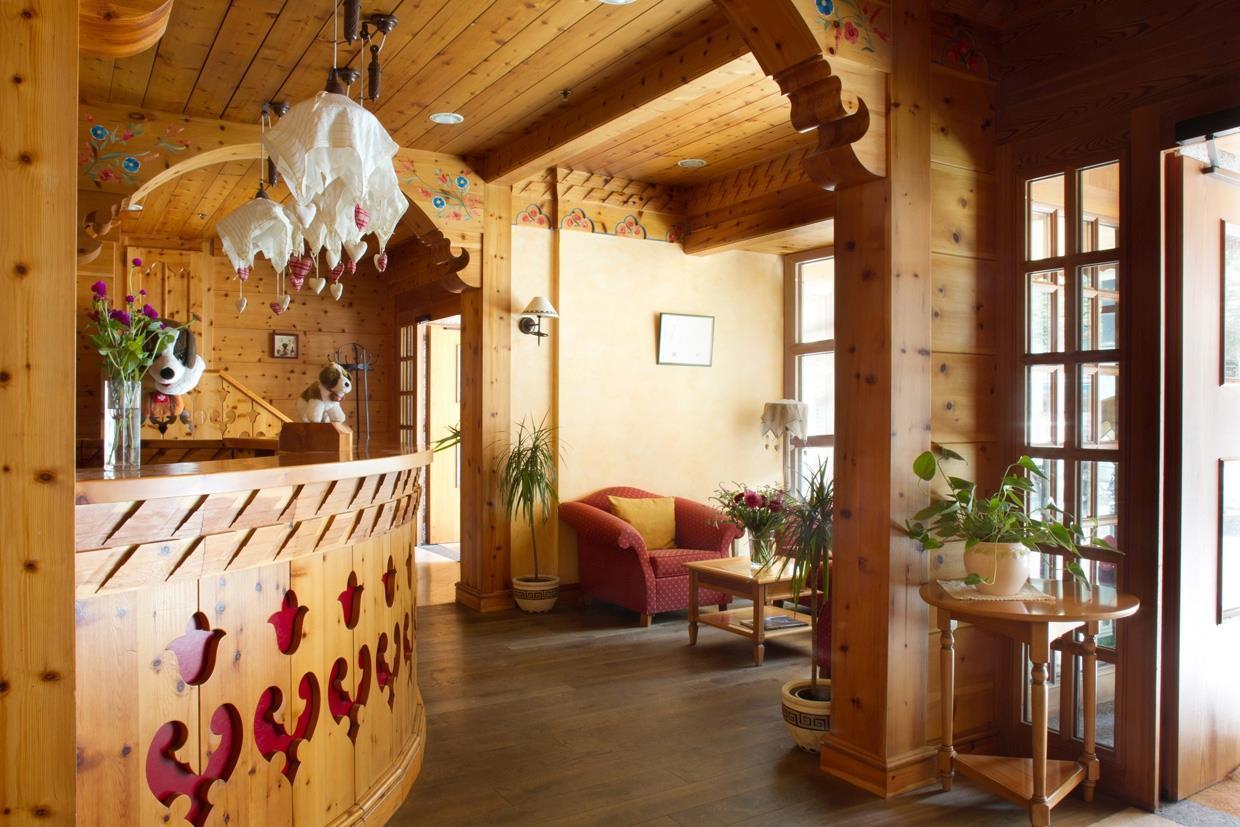 Varios Edelweiss Manotel