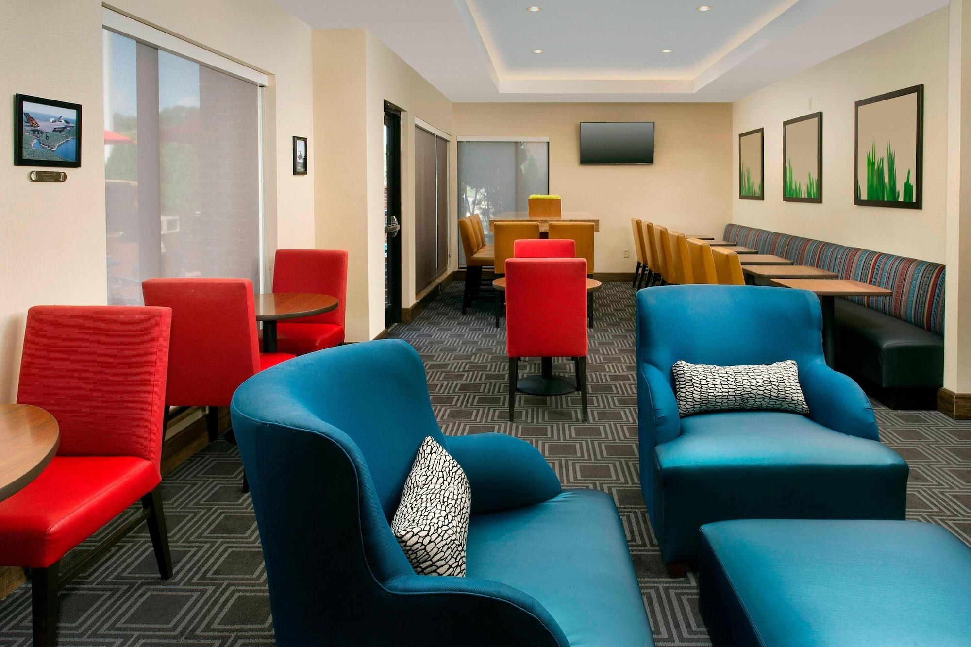 Vista Lobby TownePlace Suites by Marriott Lexington Park Patuxent River Naval Air Station