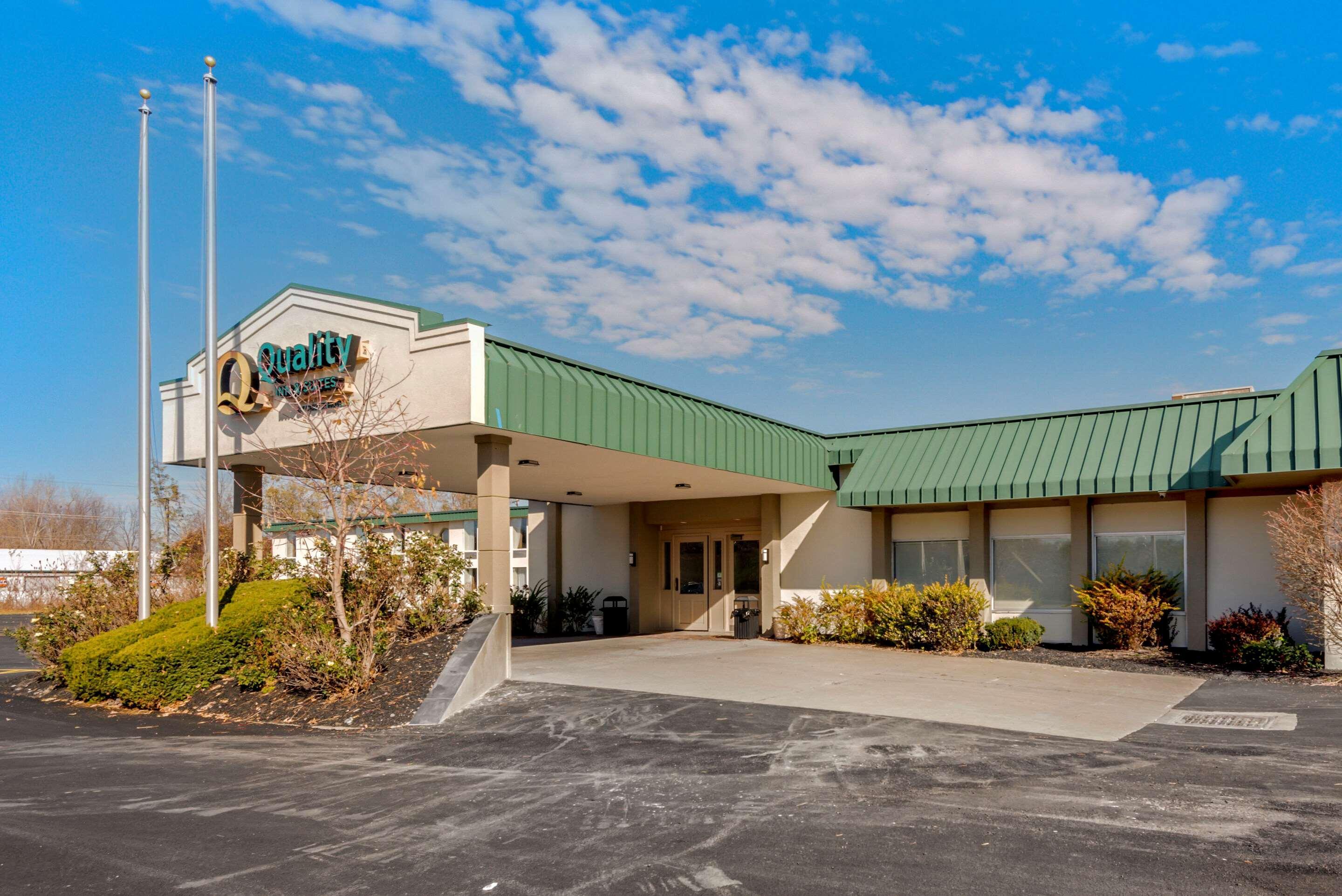 Vista Exterior Quality Inn & Suites New Hartford - Utica