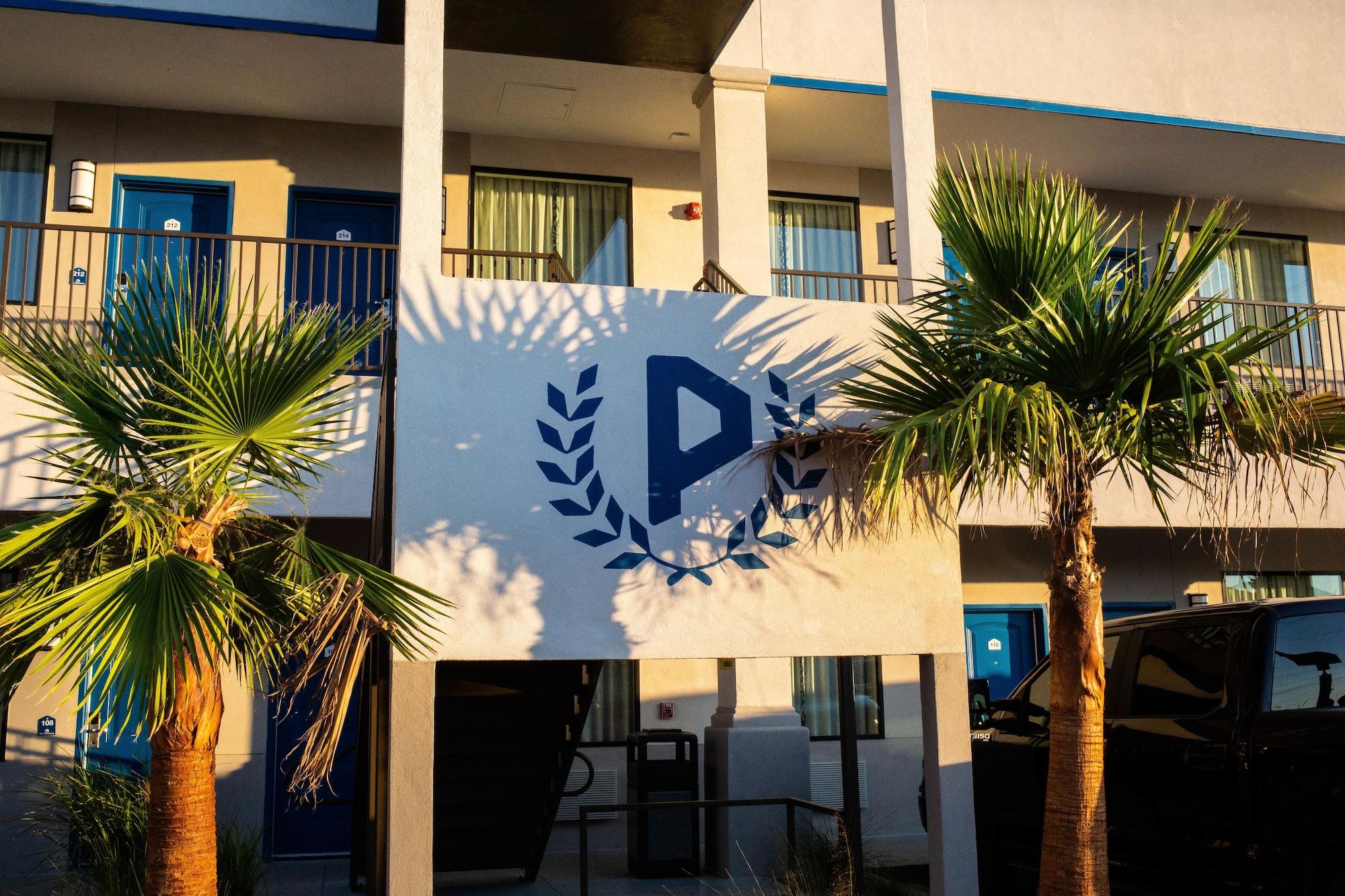 Vista Exterior Palace Inn