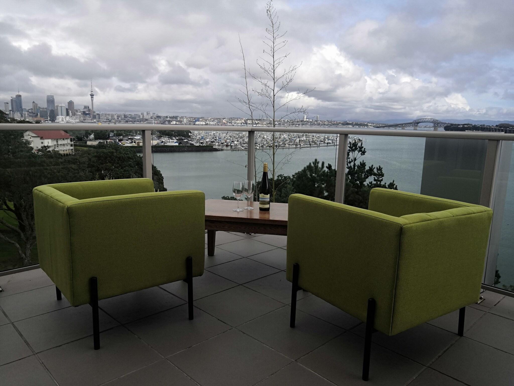 Varios Ocean Breeze Hotel